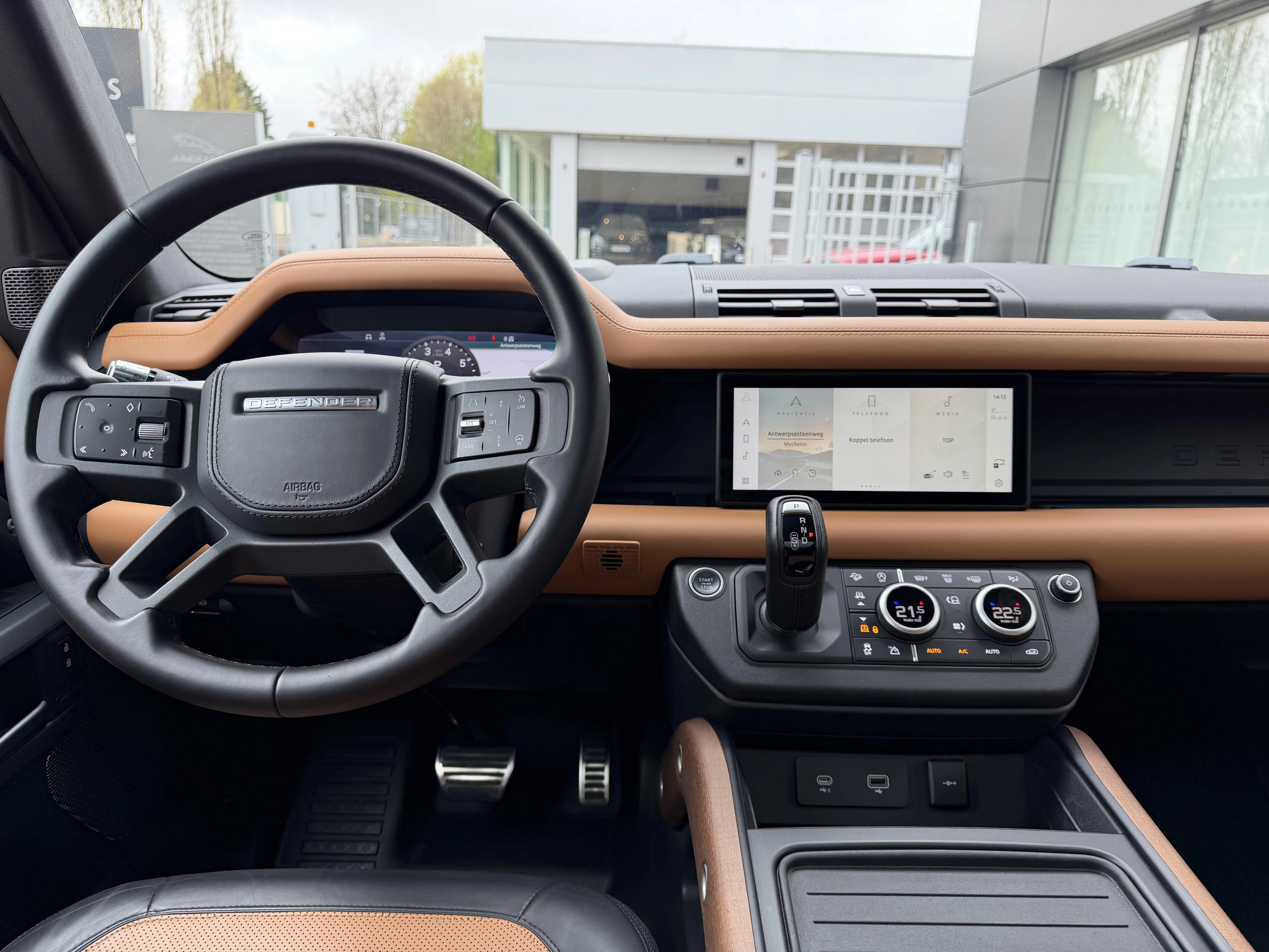 Land Rover Defender P400 XS Edition