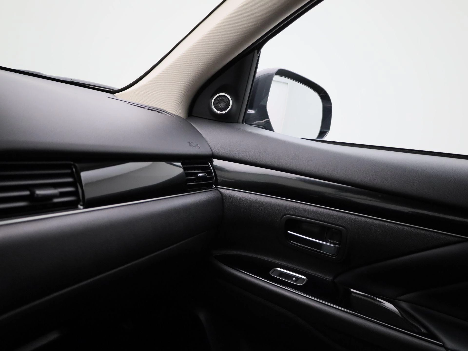 Mitsubishi-Outlander-image-25