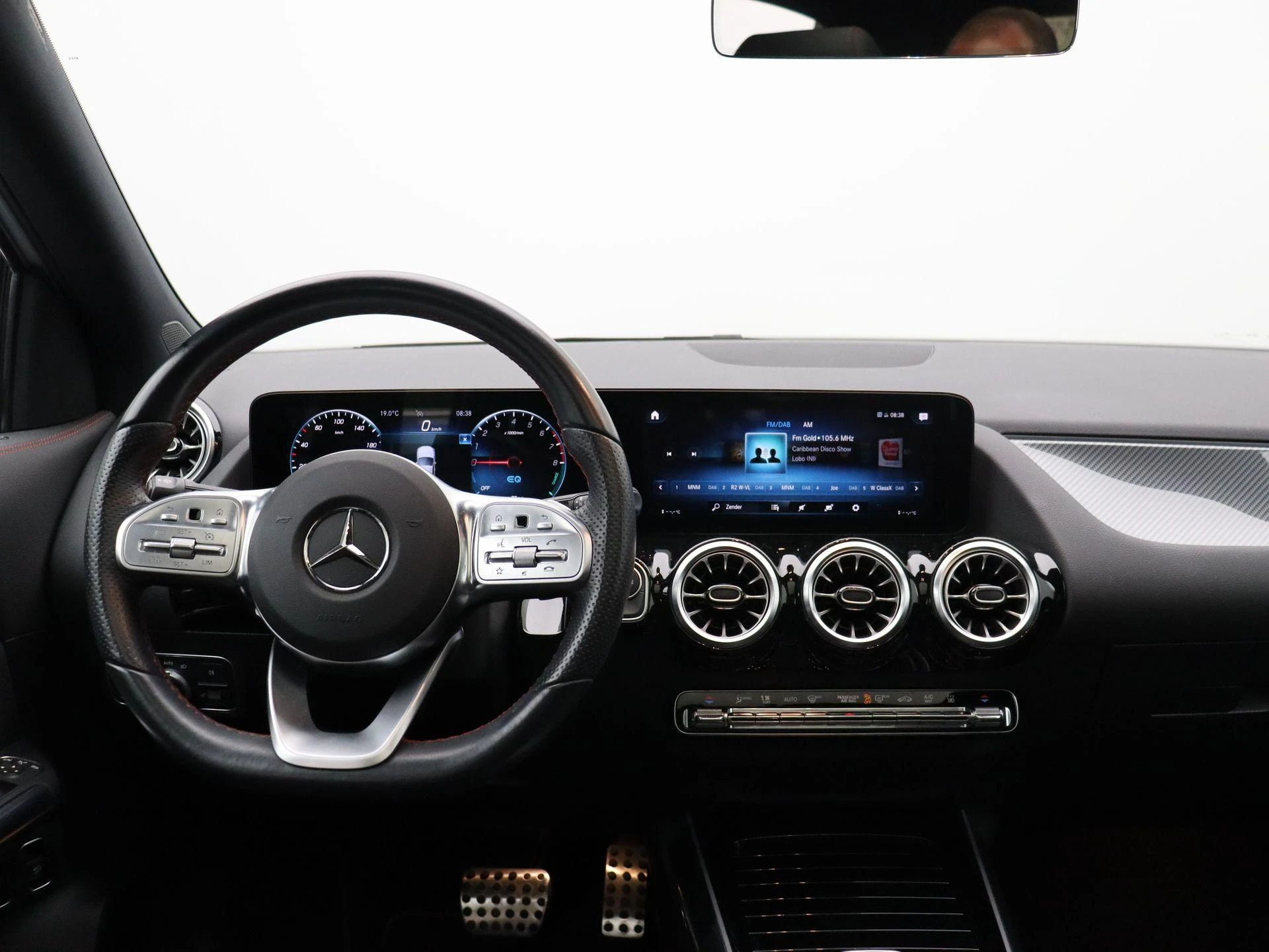 Mercedes-Benz GLA 250e Amg Line + MULTIBEAM + PANO DAK + CARPLAY + TREKHAAK +