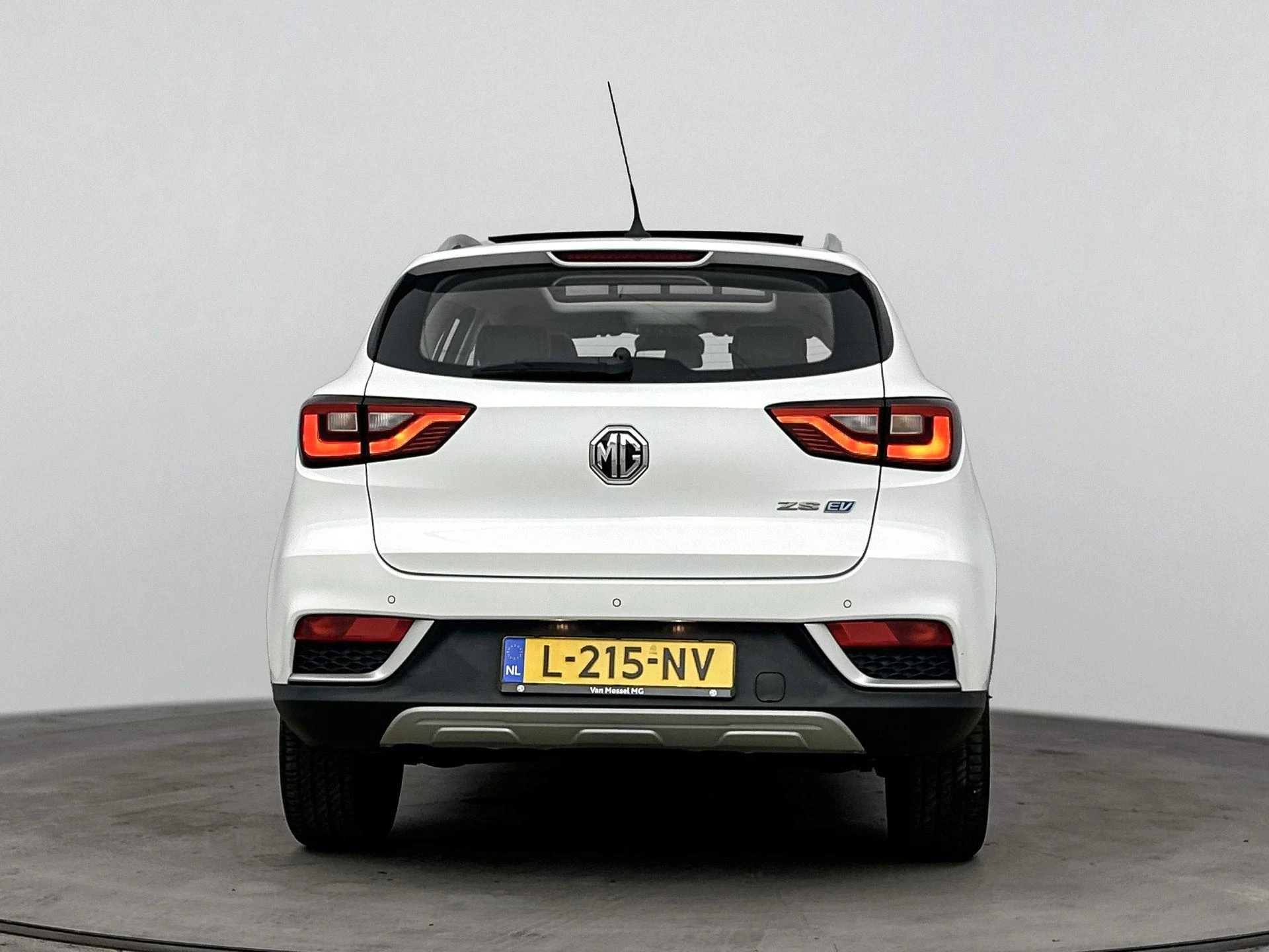 MG-ZS EV-image-2