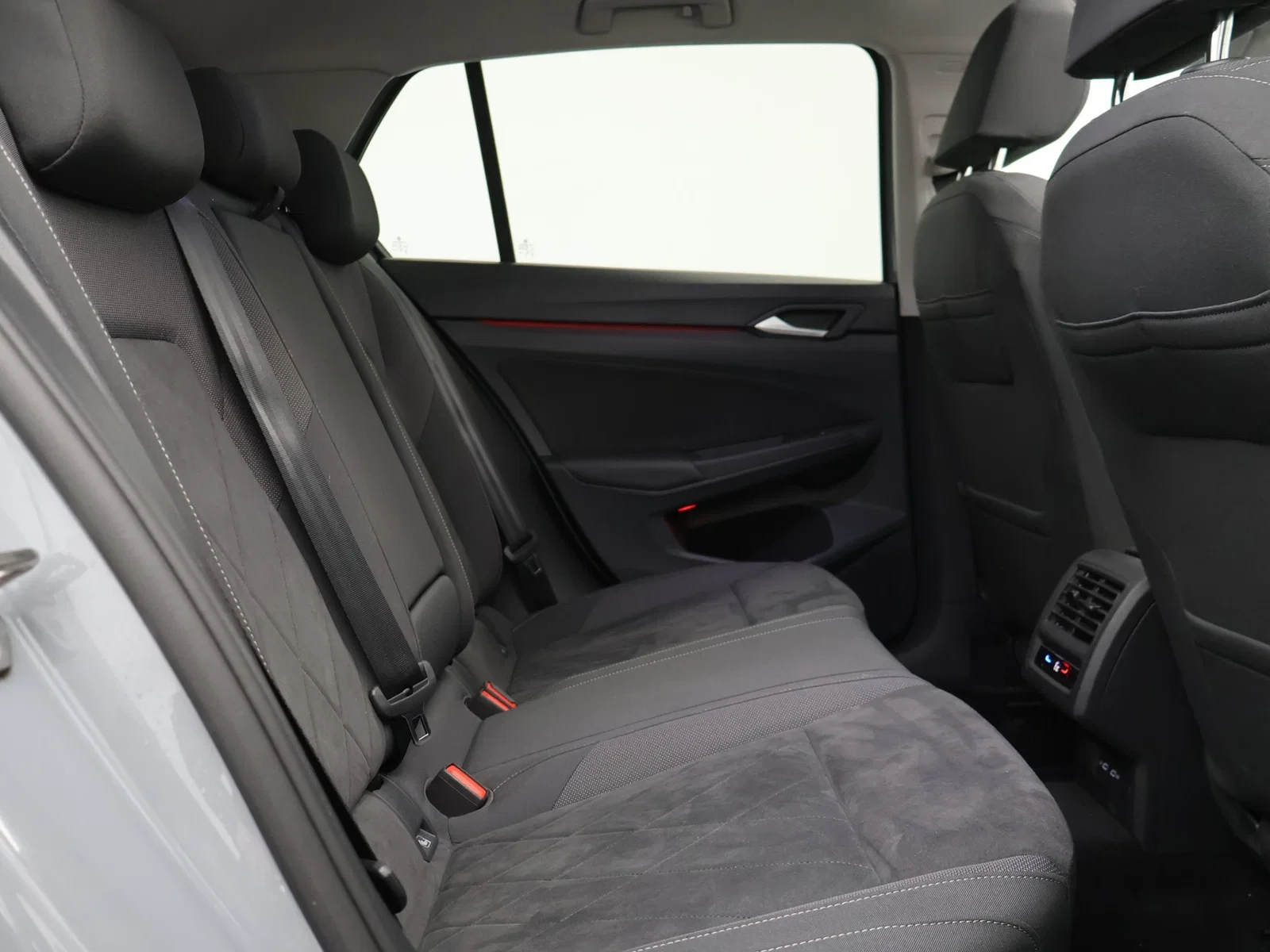 Volkswagen Golf VIII eHybrid (PHEV) Golf Style Business Premium 1.4TSI eHybrid PHEV 204PK *AUTOMAAT*PANODAK*ALCANTARA*CAMERA*PDC*ACC*NAV