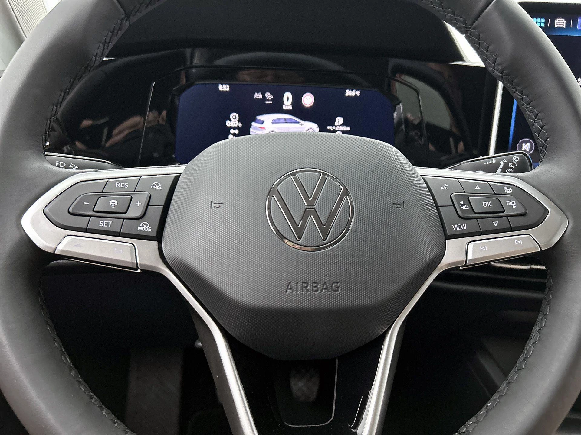 Volkswagen-Golf-image-33