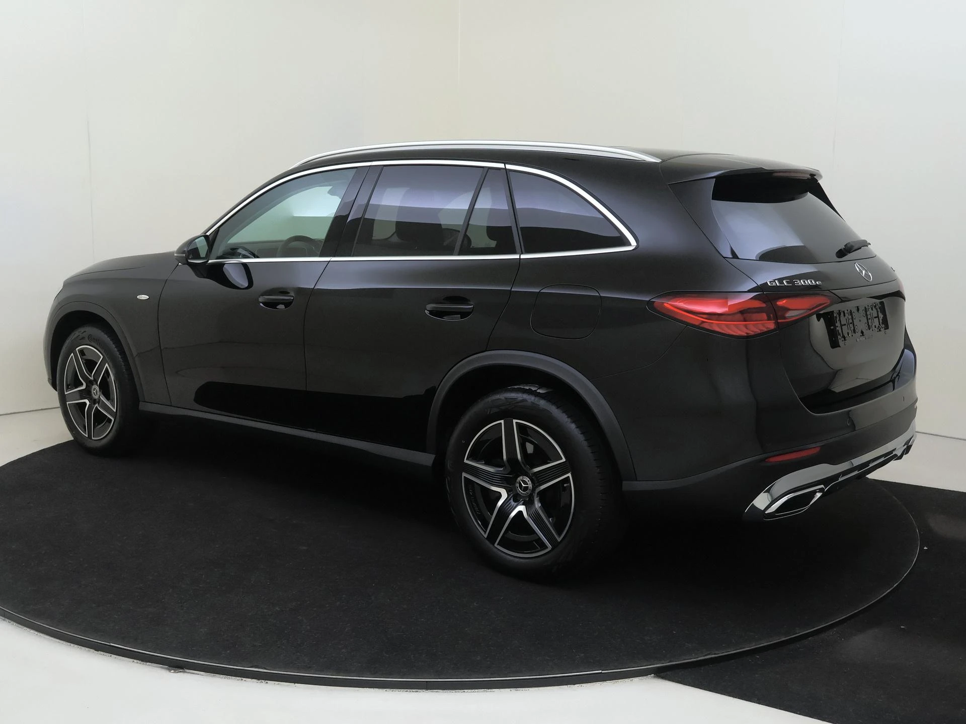 Mercedes-Benz-GLC-image-2