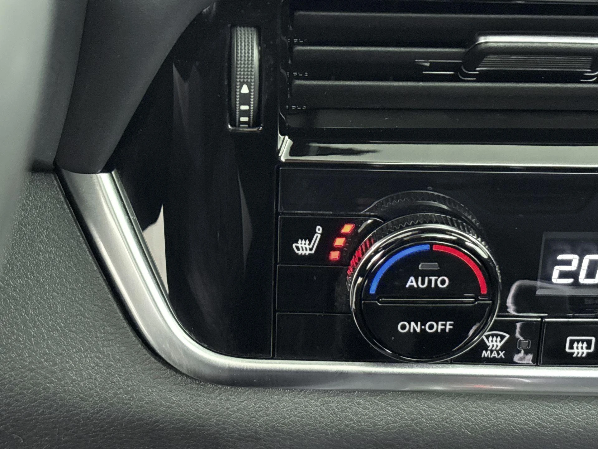 Nissan-QASHQAI-image-7