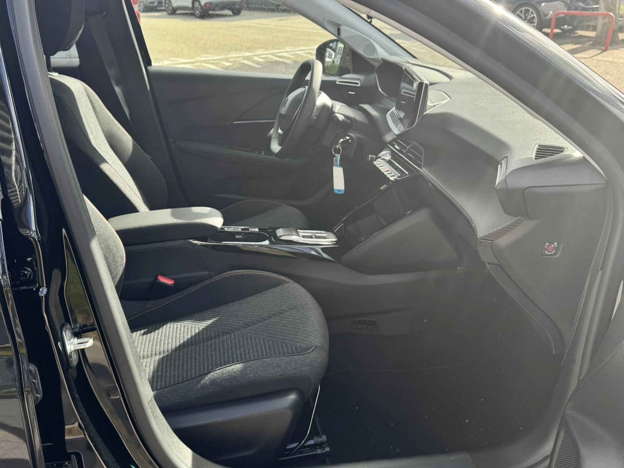 Peugeot-208-image-22