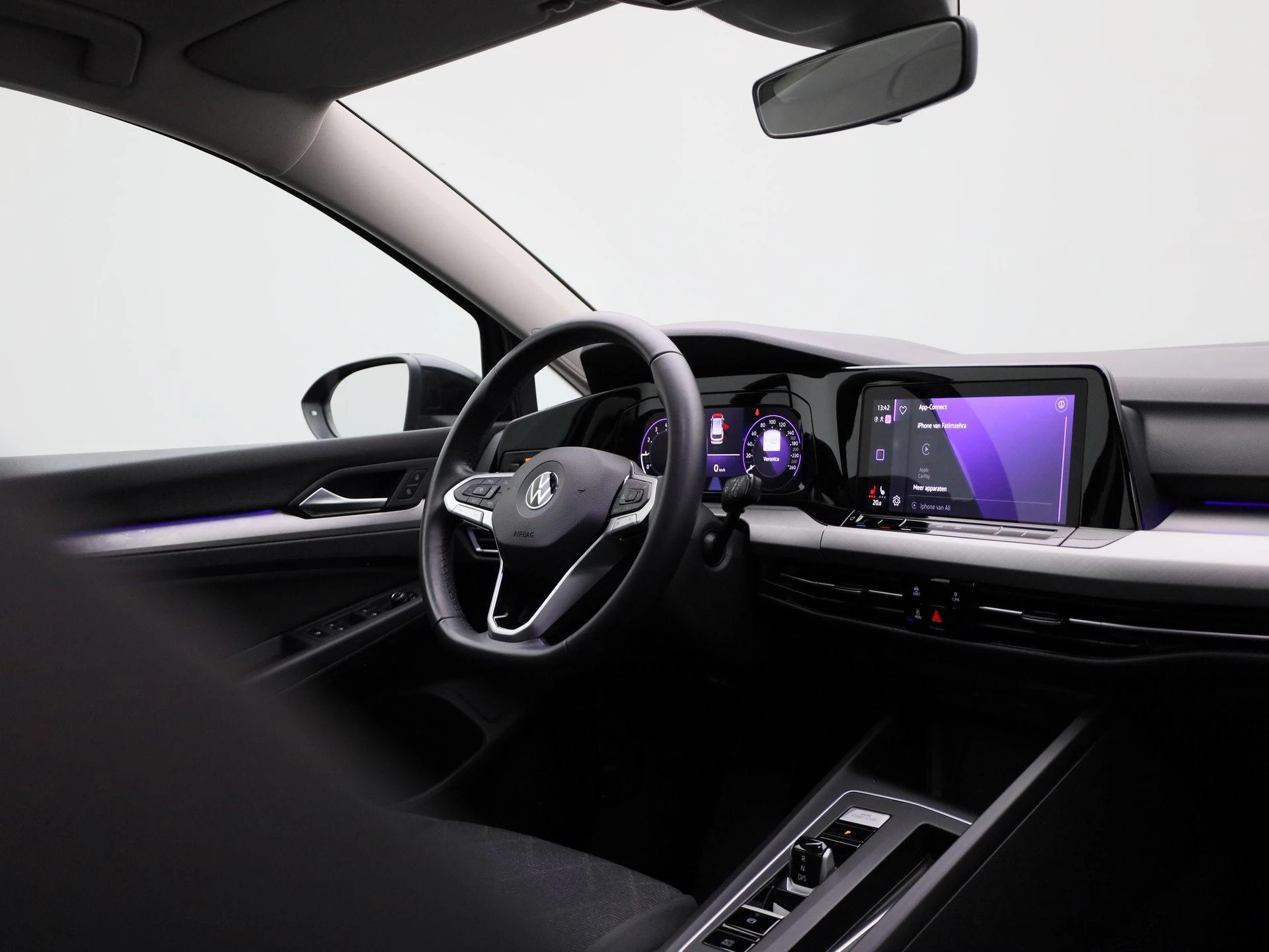 Volkswagen-Golf-image-31