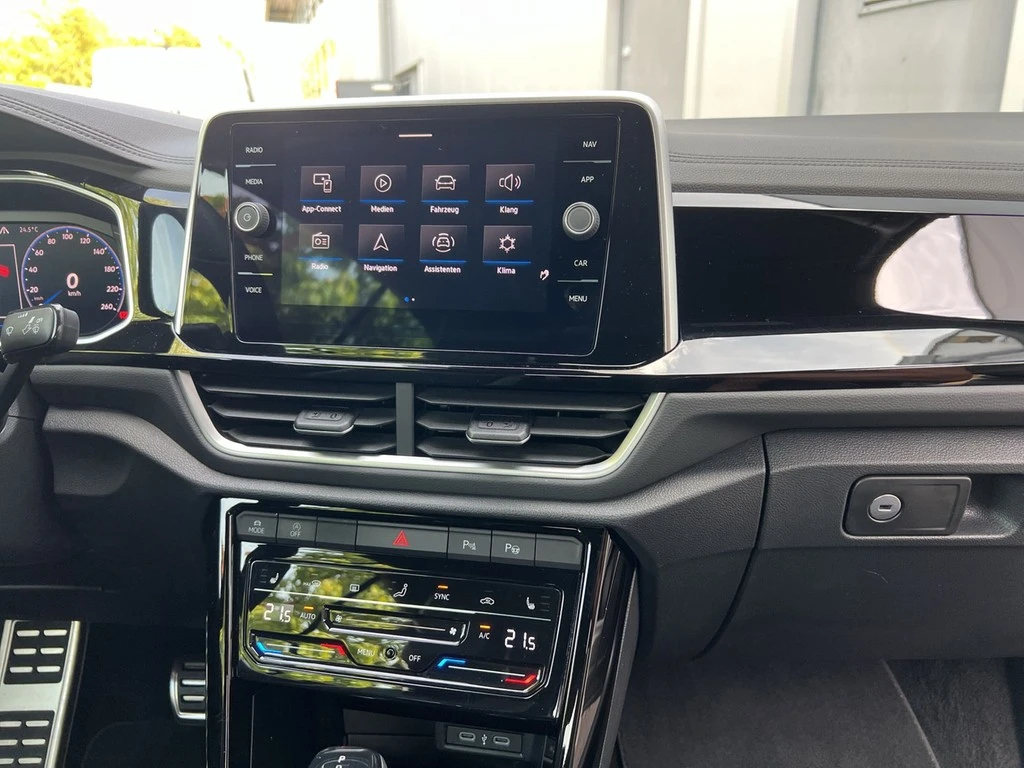 Volkswagen-T-Roc-image-10
