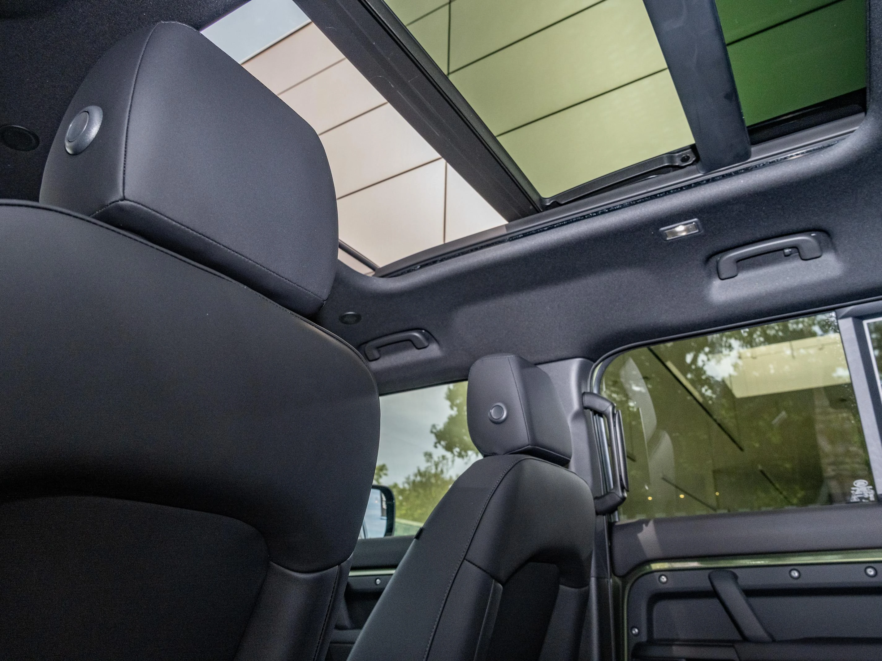 Land Rover Defender D250 X-Dynamic SE