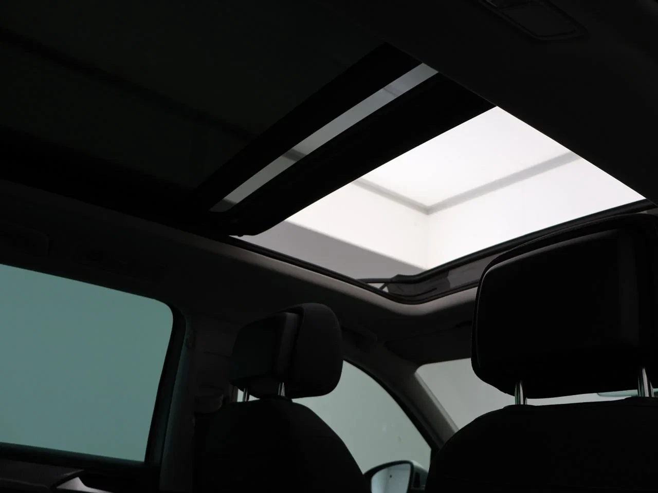Volkswagen-Tiguan-image-21