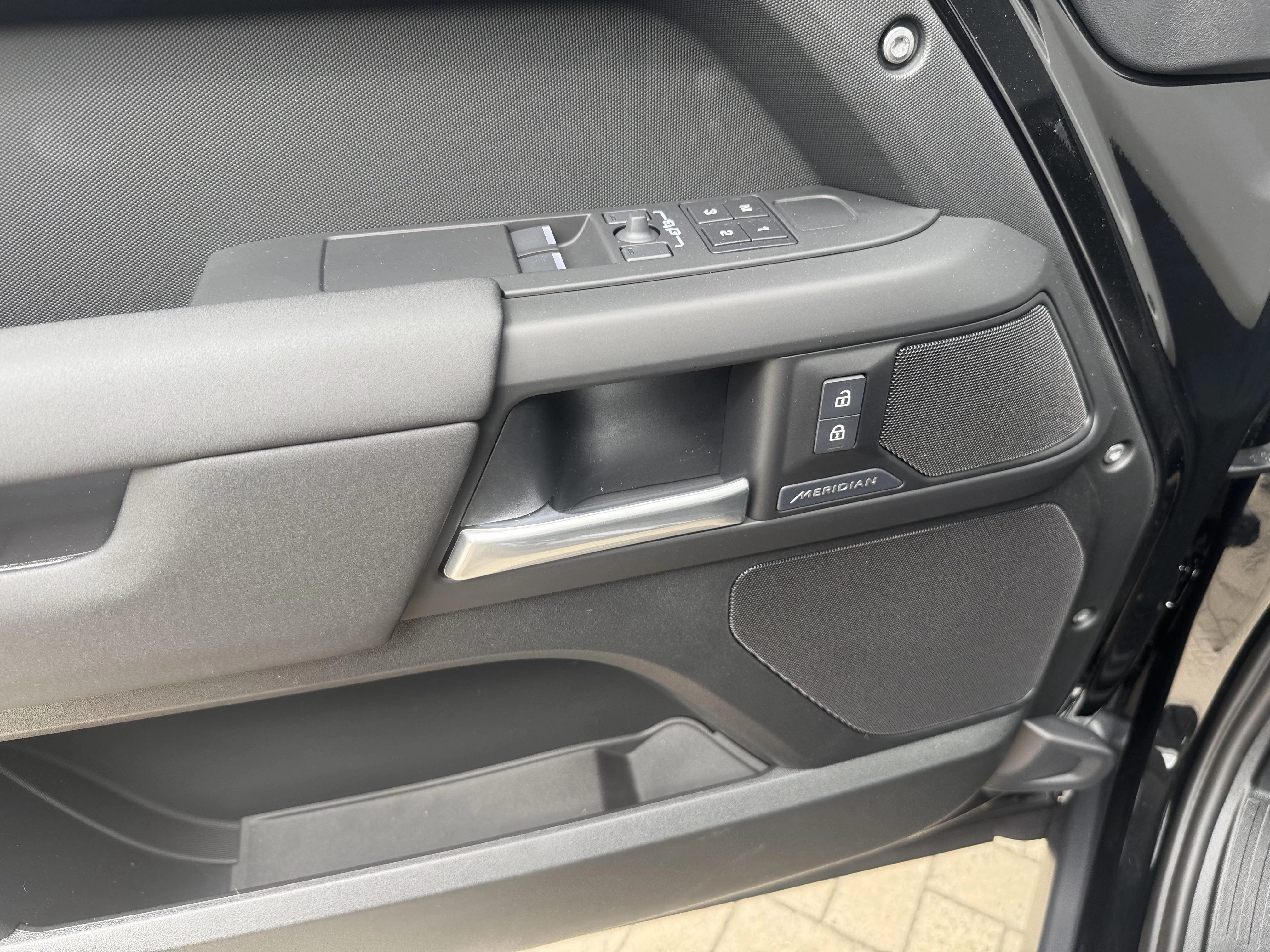 Land Rover-Defender-image-13