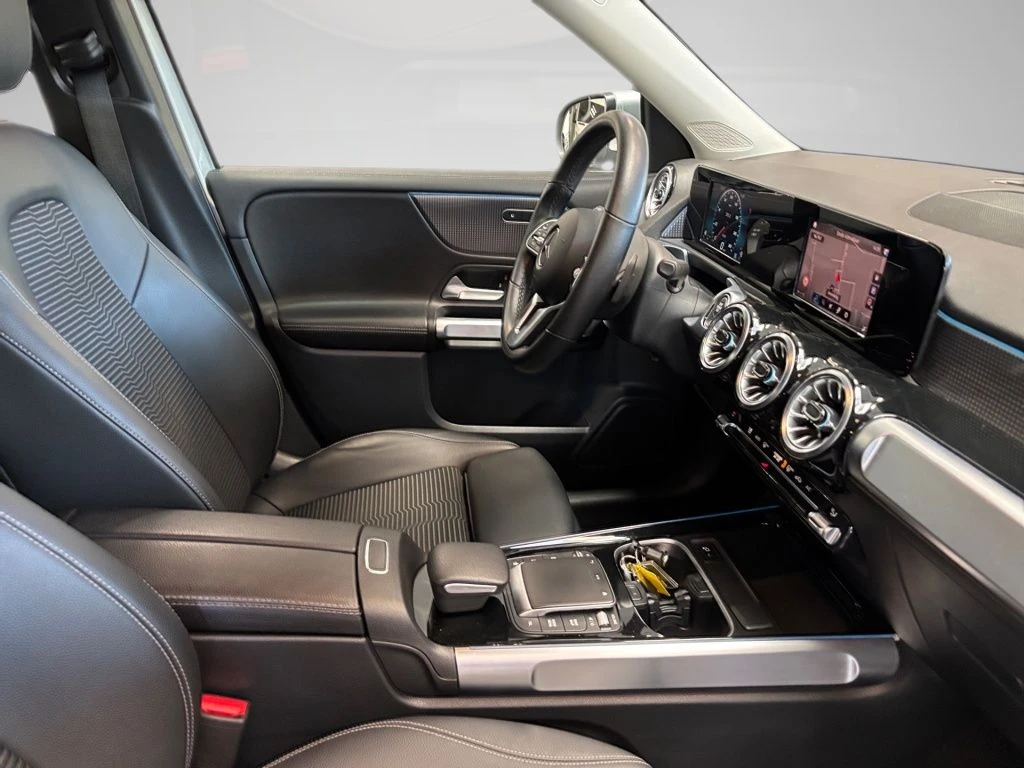 Mercedes-Benz-GLB 180 d-image-15