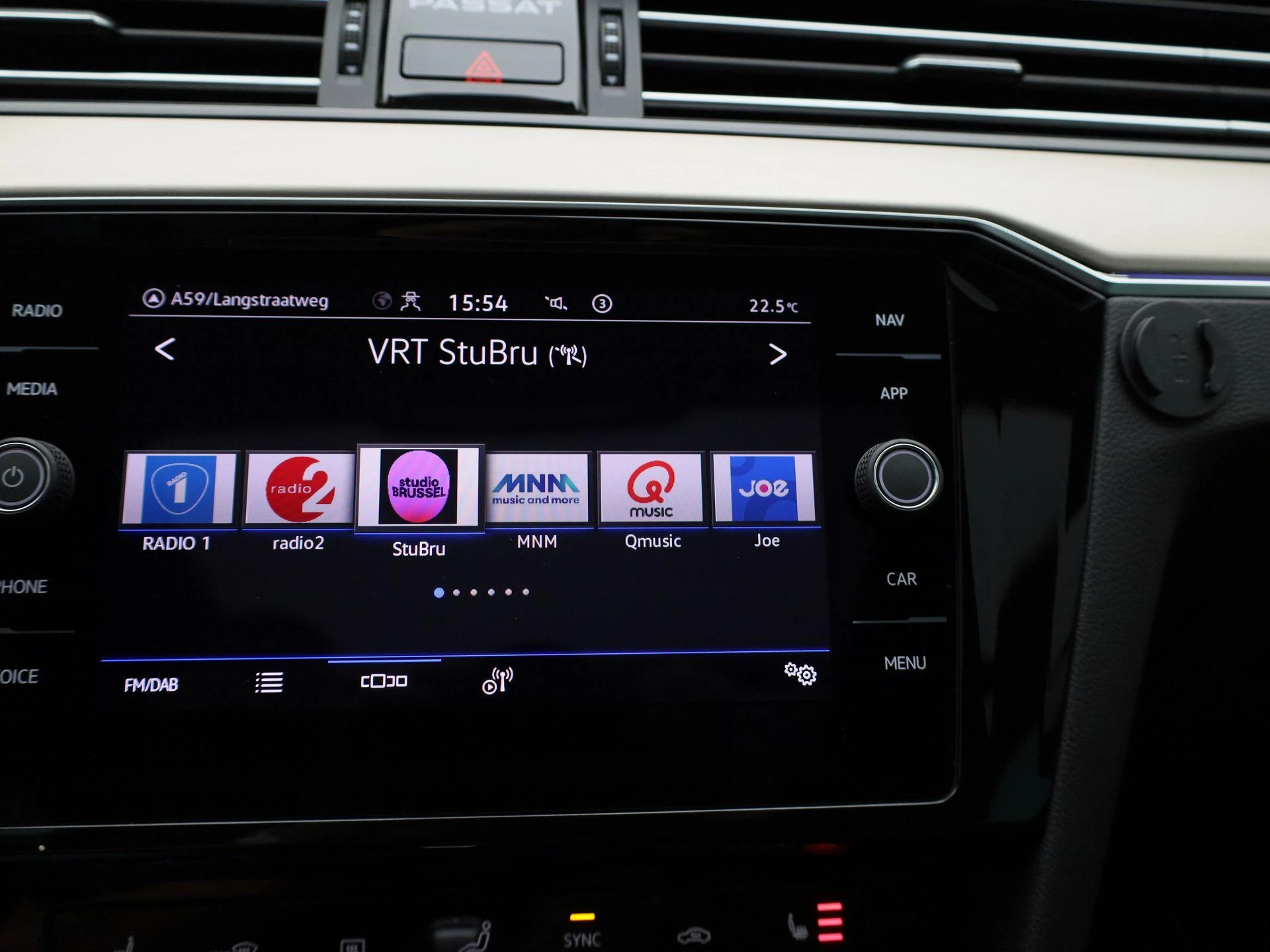 Volkswagen-Passat-image-16