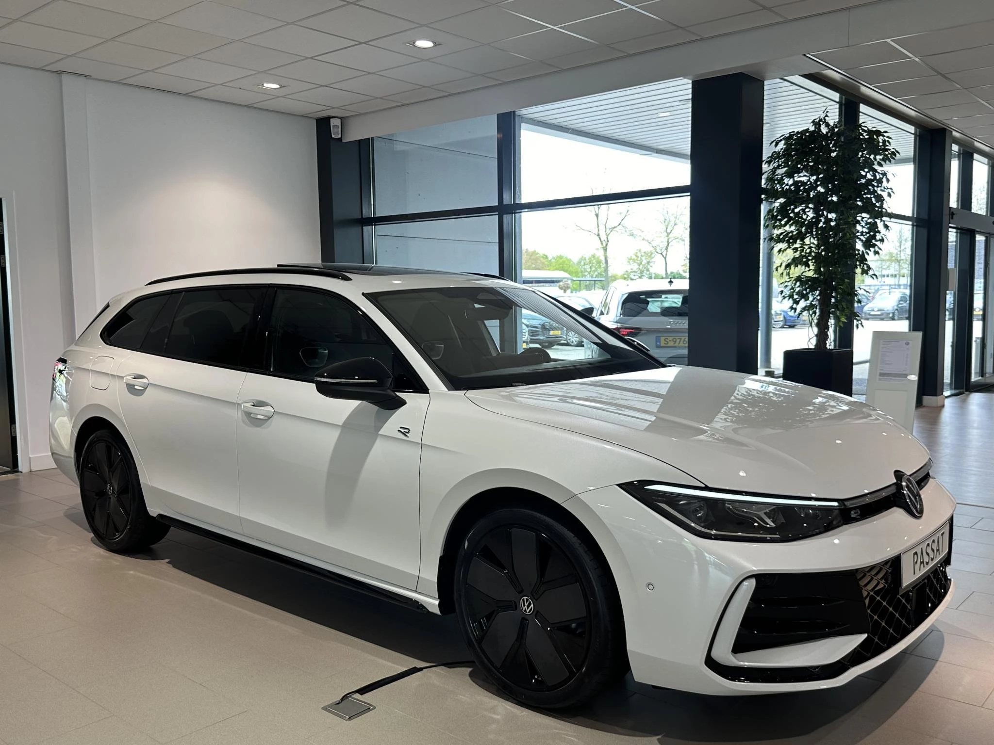 Volkswagen-Passat-image-2