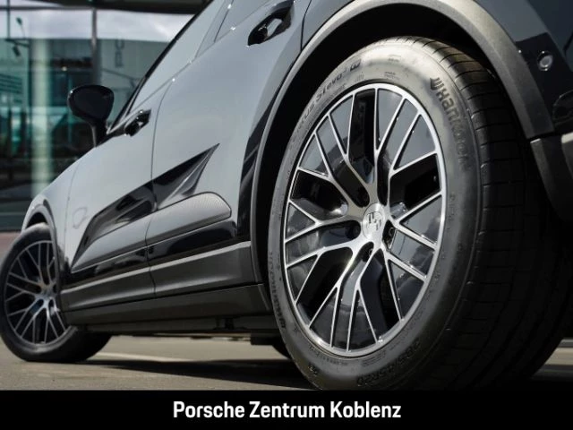 Porsche Macan 4 -