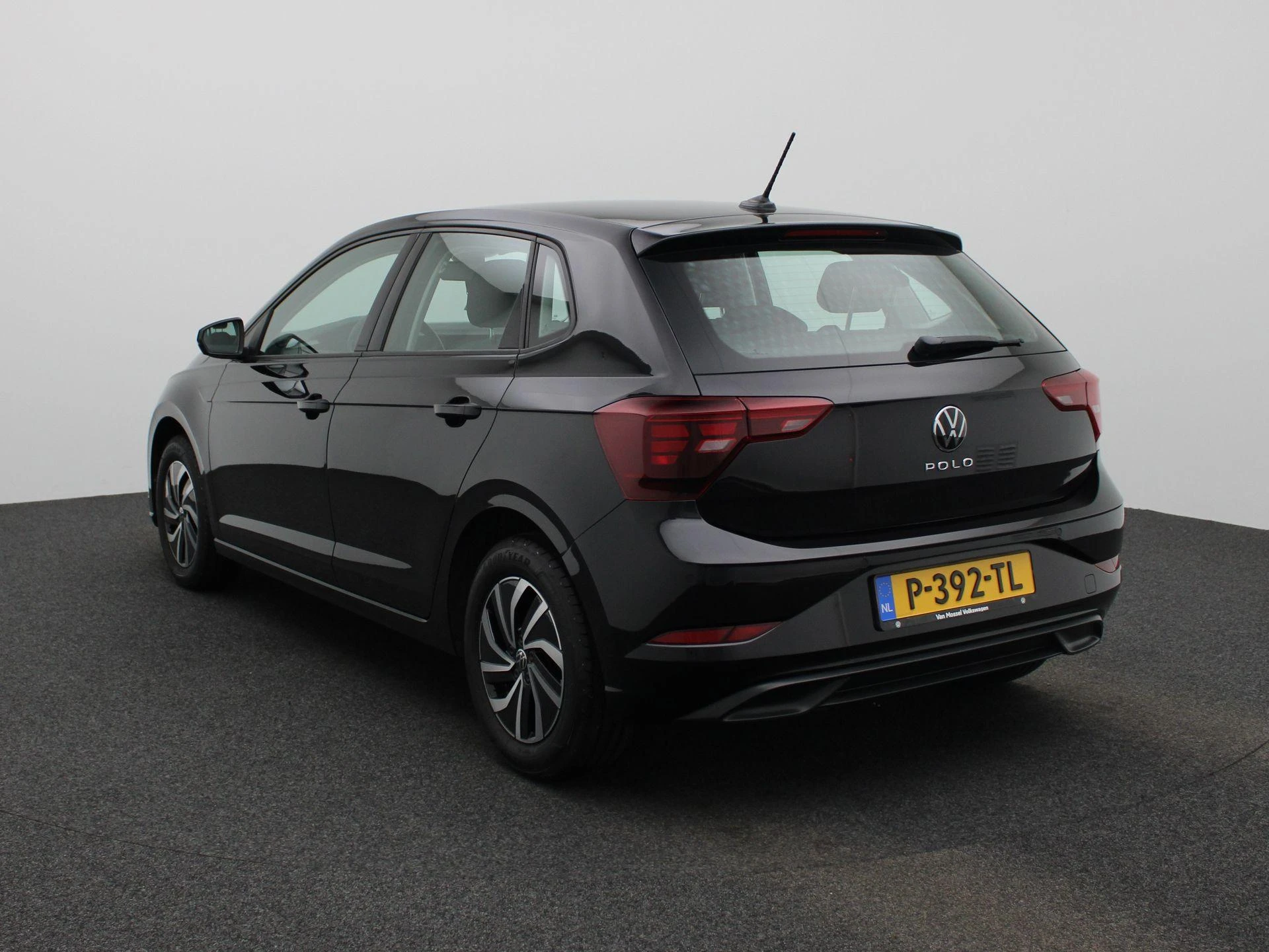 Volkswagen-Polo-image-1