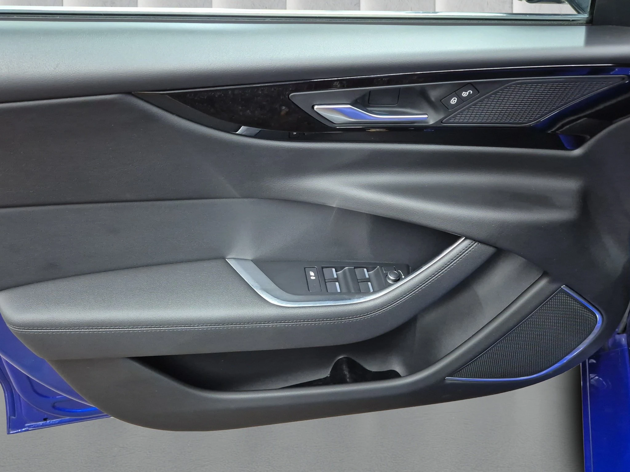 Jaguar-XE-image-15