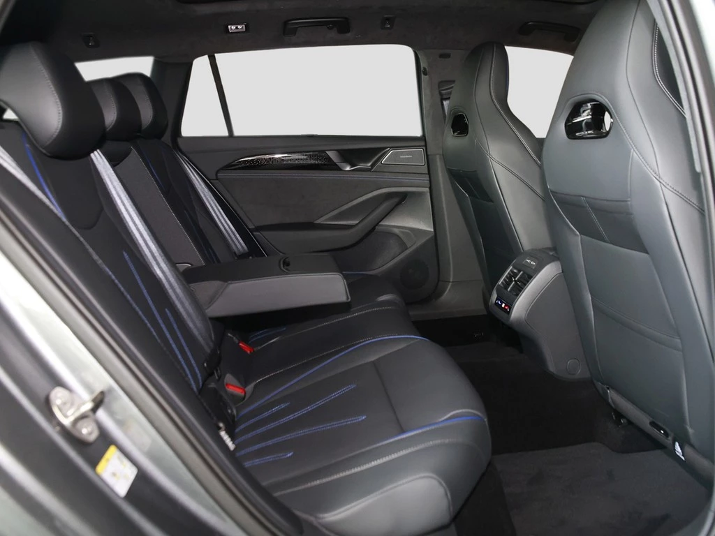 Volkswagen Passat R-Line 1,5 l eHybrid 177 PS / 85 KW 6-Gang DSG