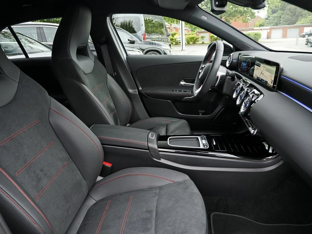 Mercedes-Benz-A-Klasse 200-image-12
