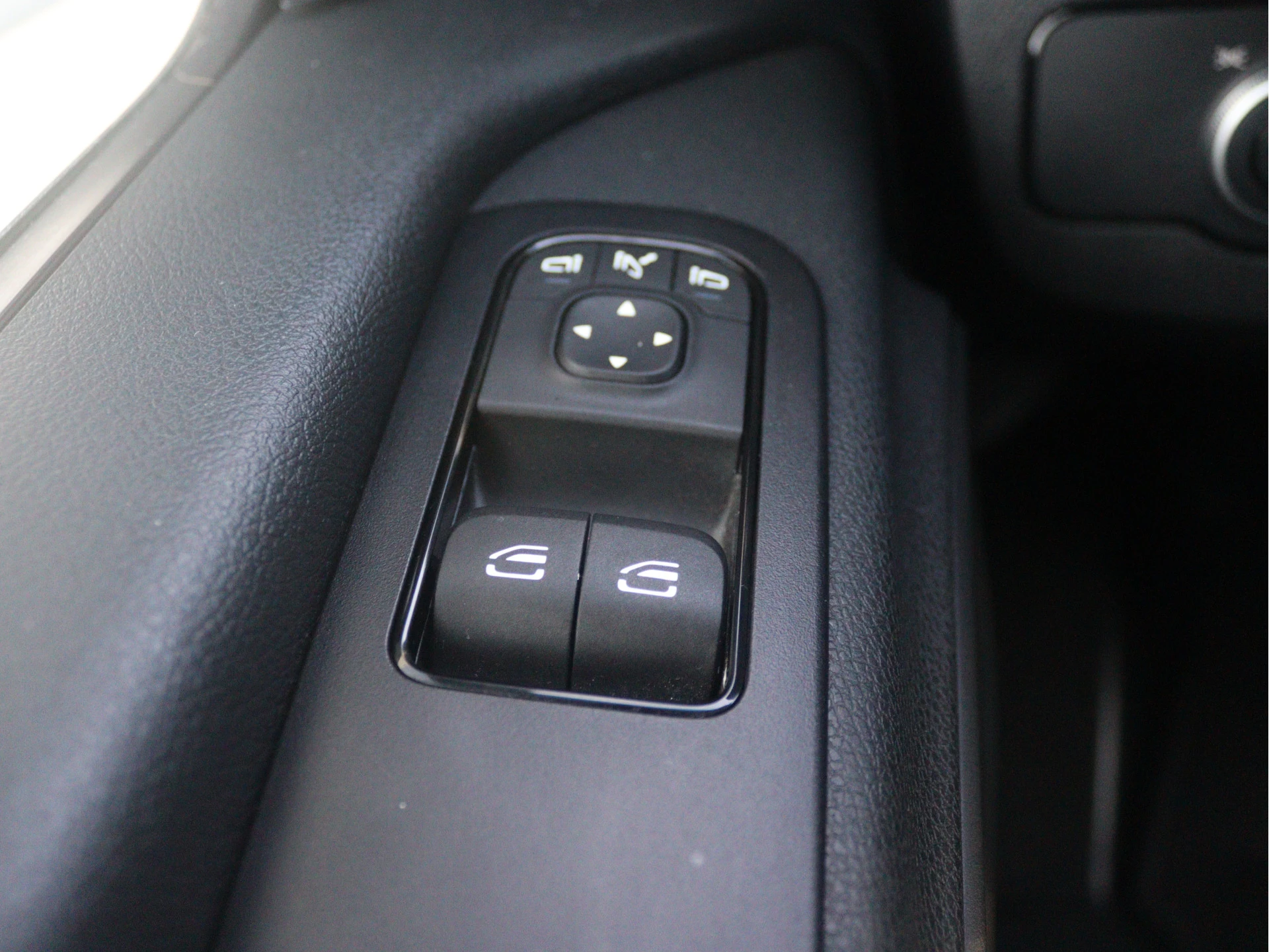 Mercedes-Benz-Sprinter-image-4