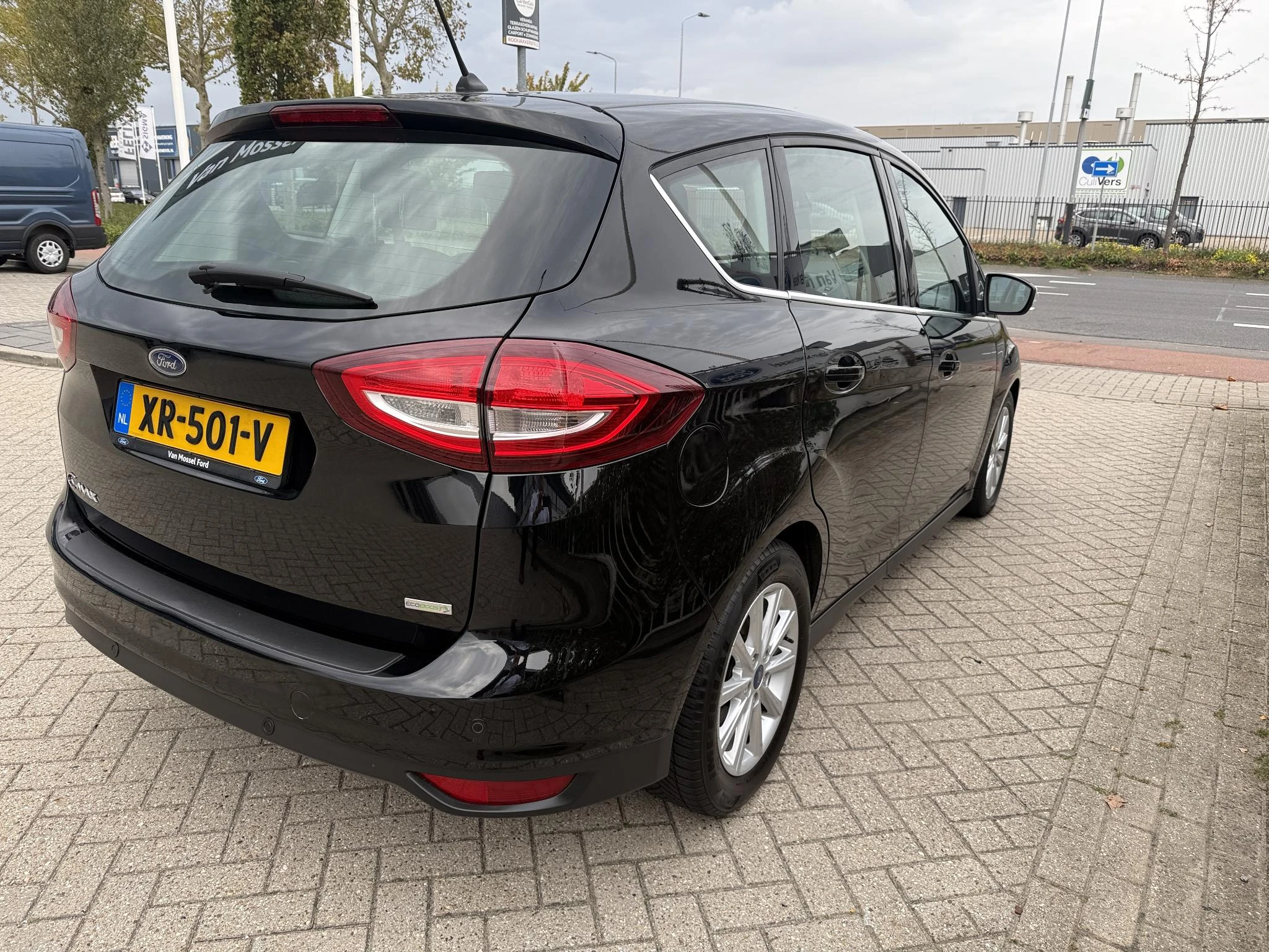 Ford-C-MAX-image-4