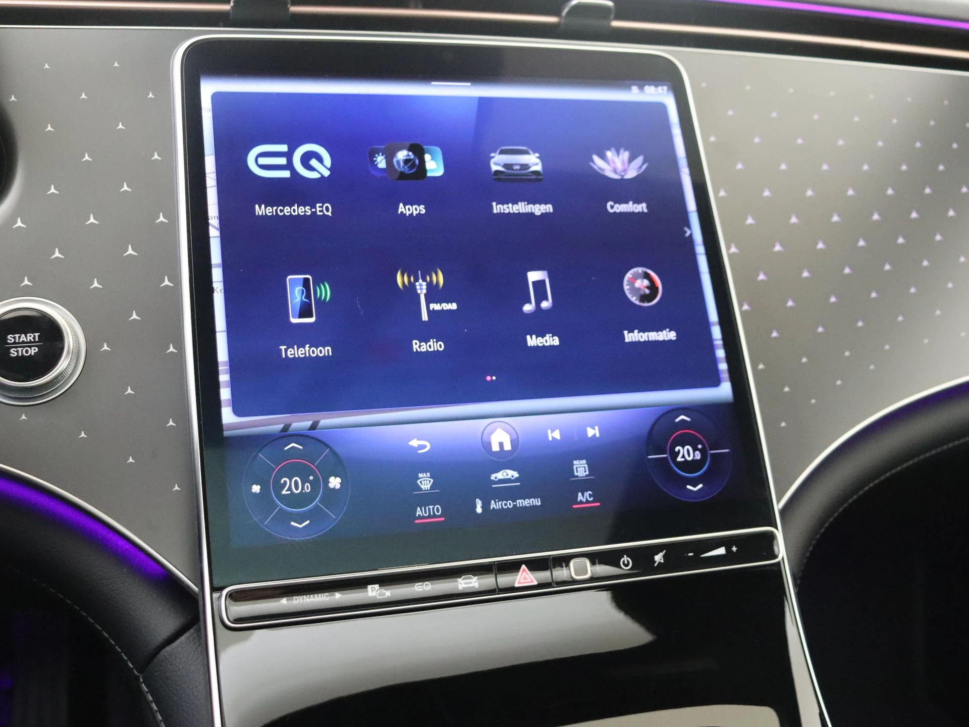 Mercedes-Benz-EQE-image-17