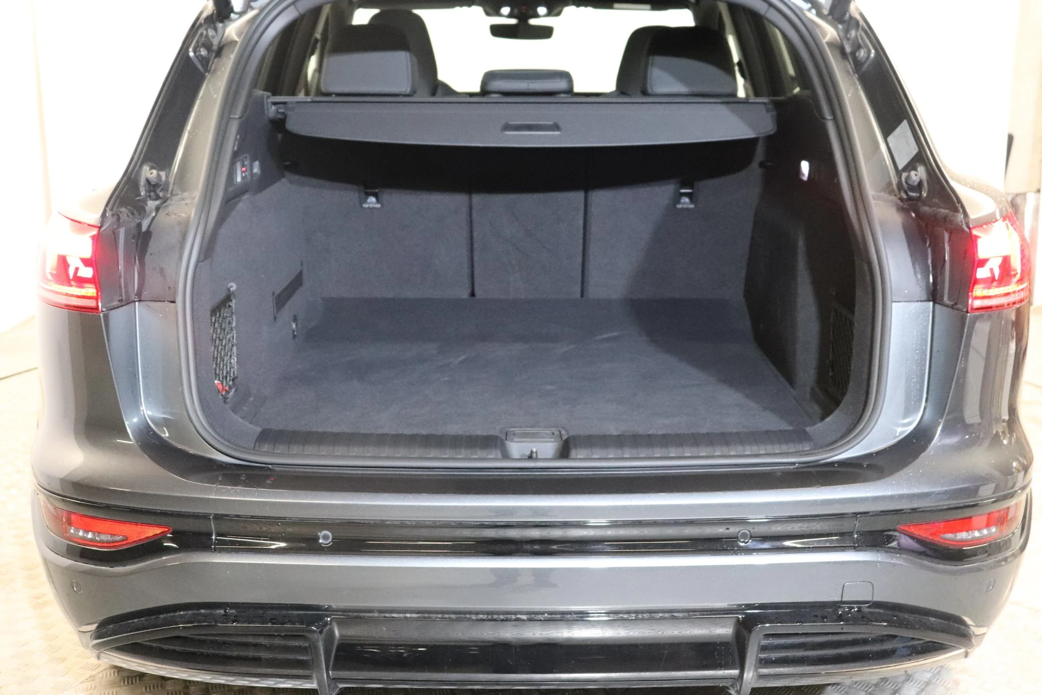 Audi-Q6 e-tron-image-4