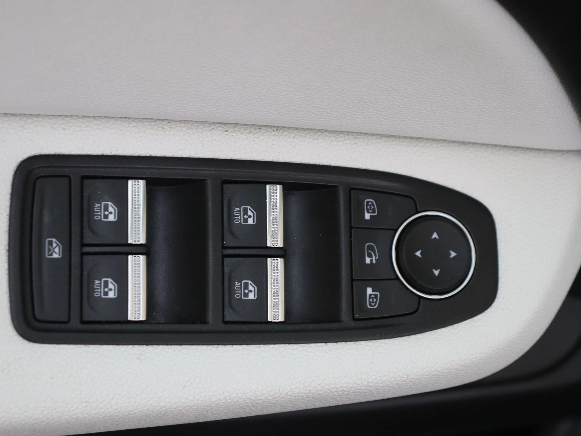 Renault-Clio-image-23