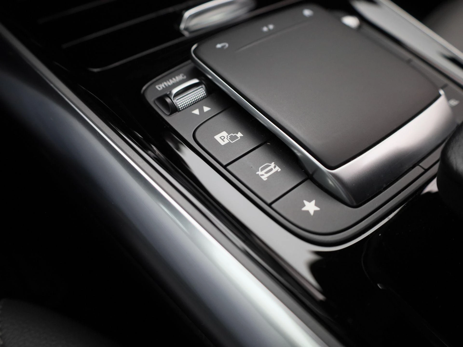 Mercedes-Benz-EQA-image-33