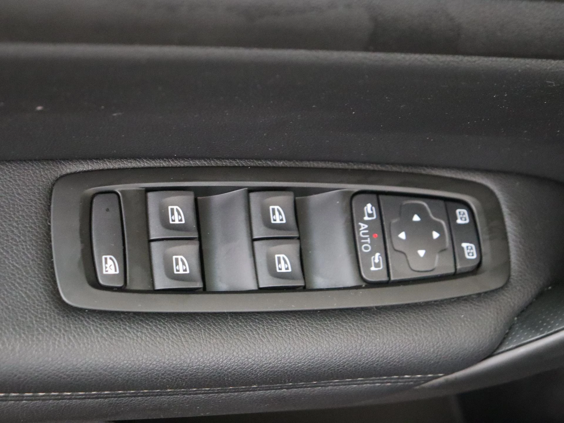 Renault-Mégane Estate-image-23