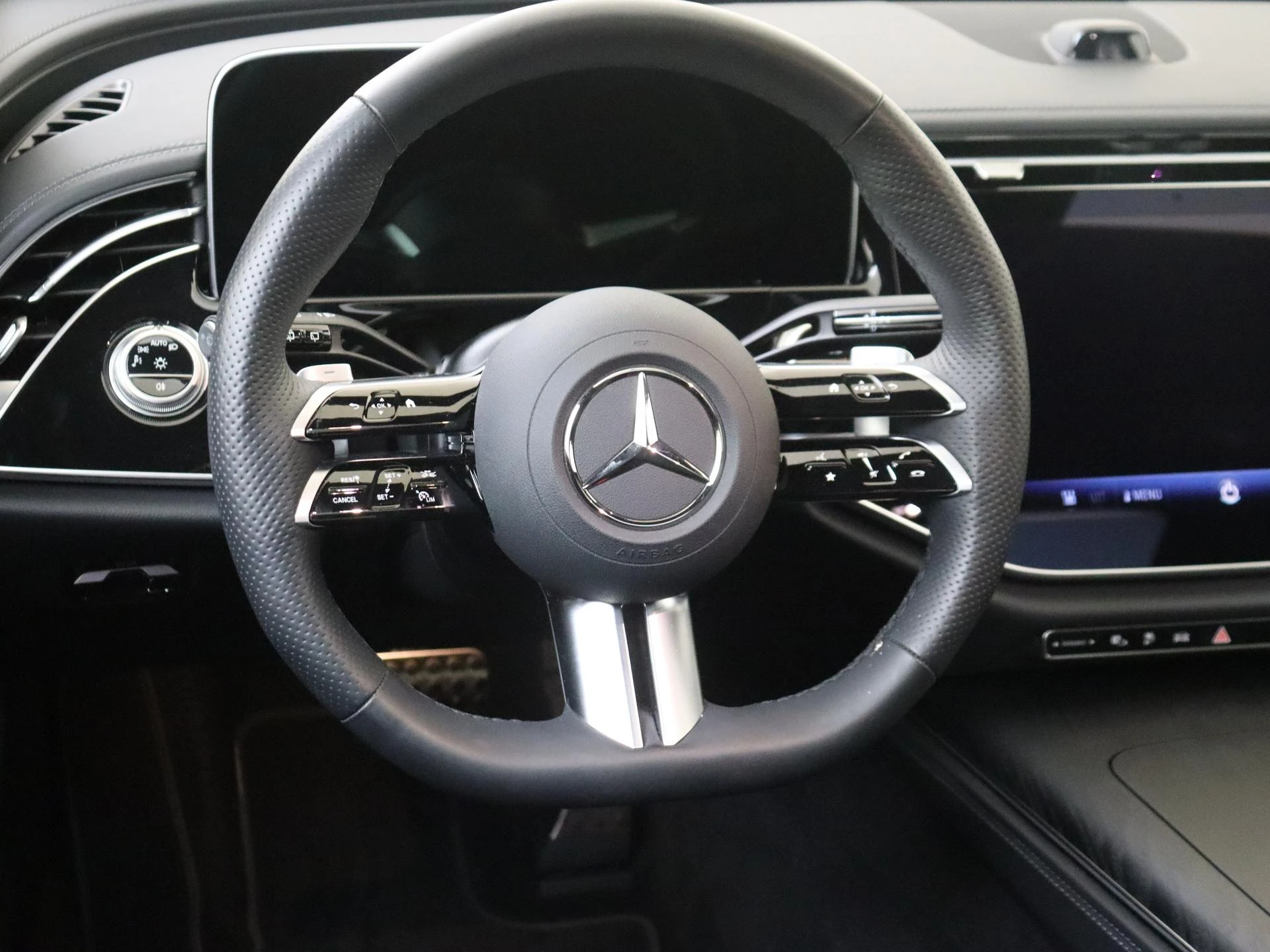 Mercedes-Benz-E-Klasse-image-9