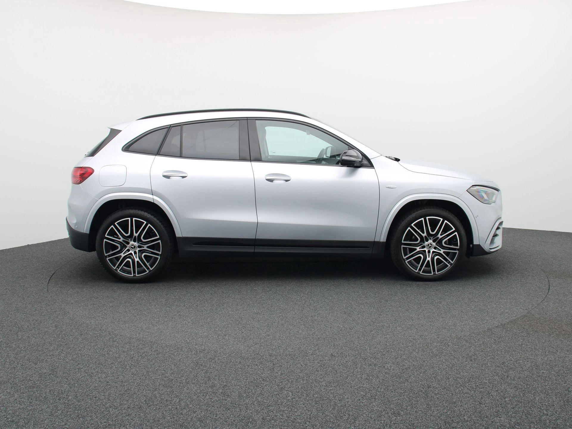 Mercedes-Benz GLA 250 e AMG Line + PREMIUM PLUS PACK + CARPLAY + TREKHAAK +