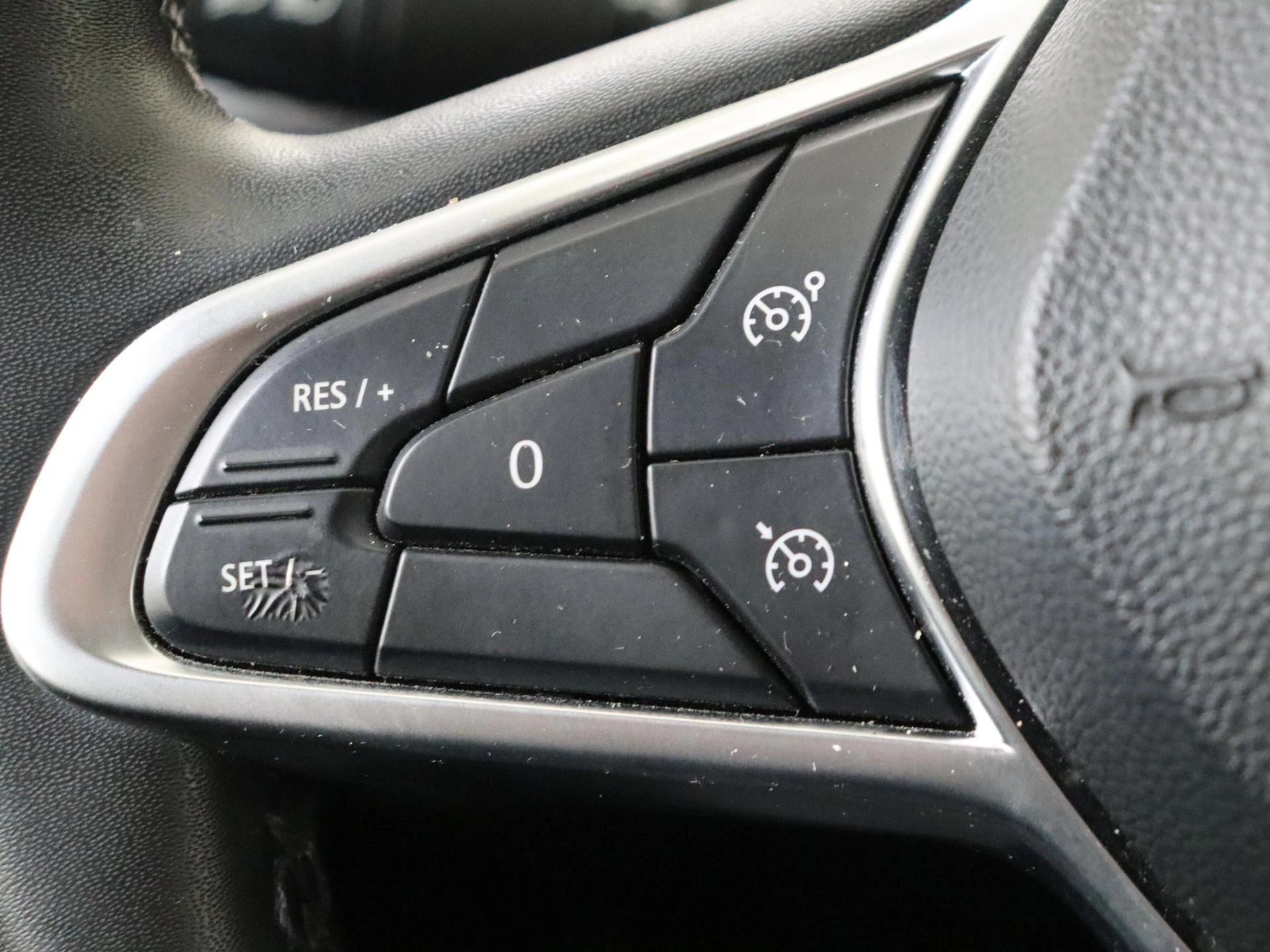 Renault-Clio-image-12