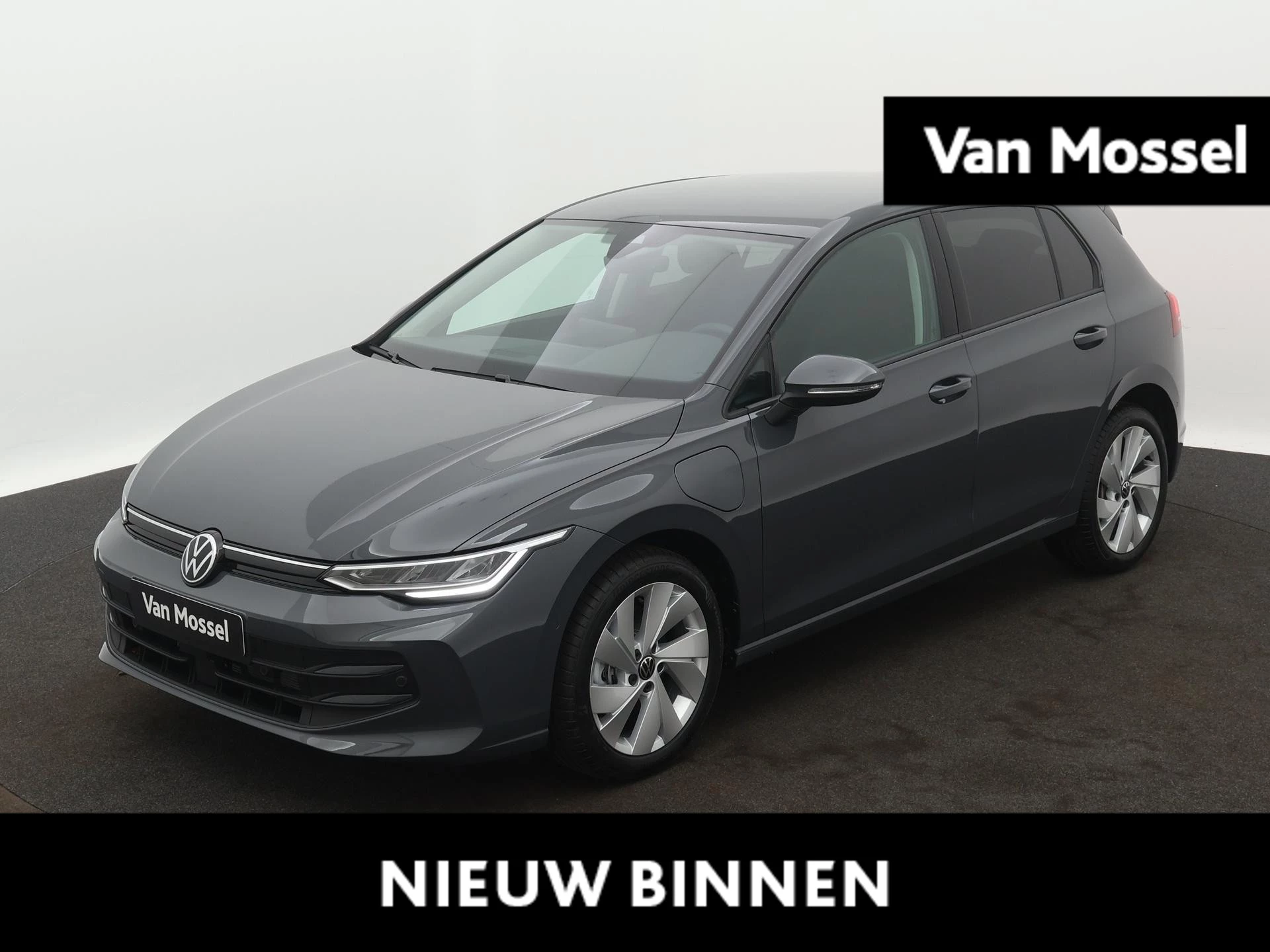 Volkswagen-Golf-image-0
