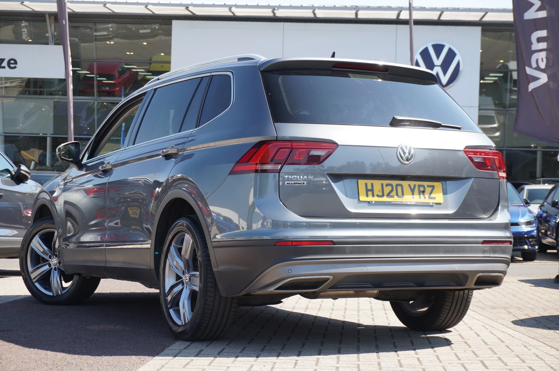 Volkswagen-Tiguan Allspace-image-2