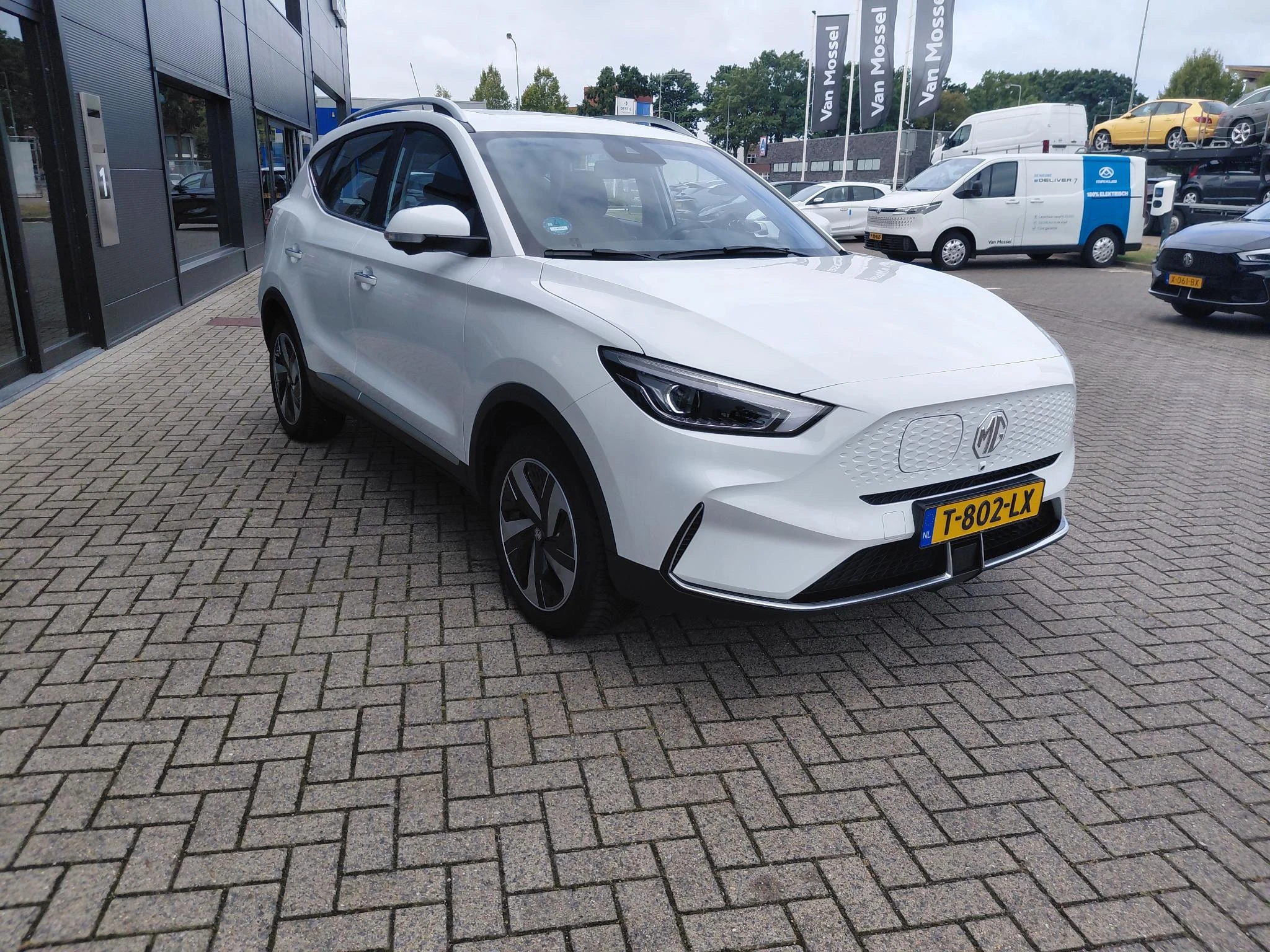 MG-ZS EV-image-7