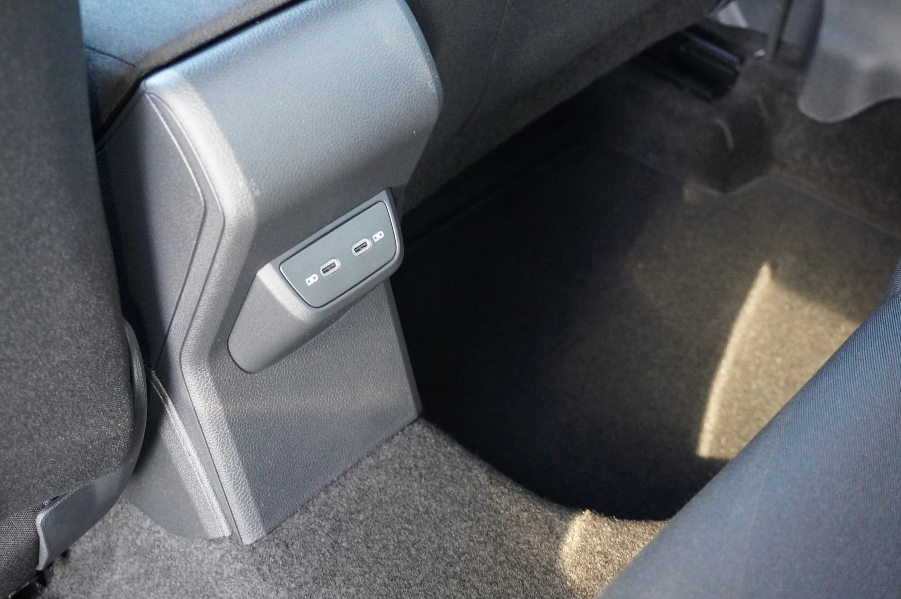 Volkswagen-Polo-image-8