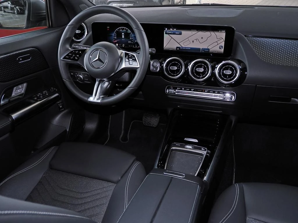 Mercedes-Benz-GLA 200 d-image-10