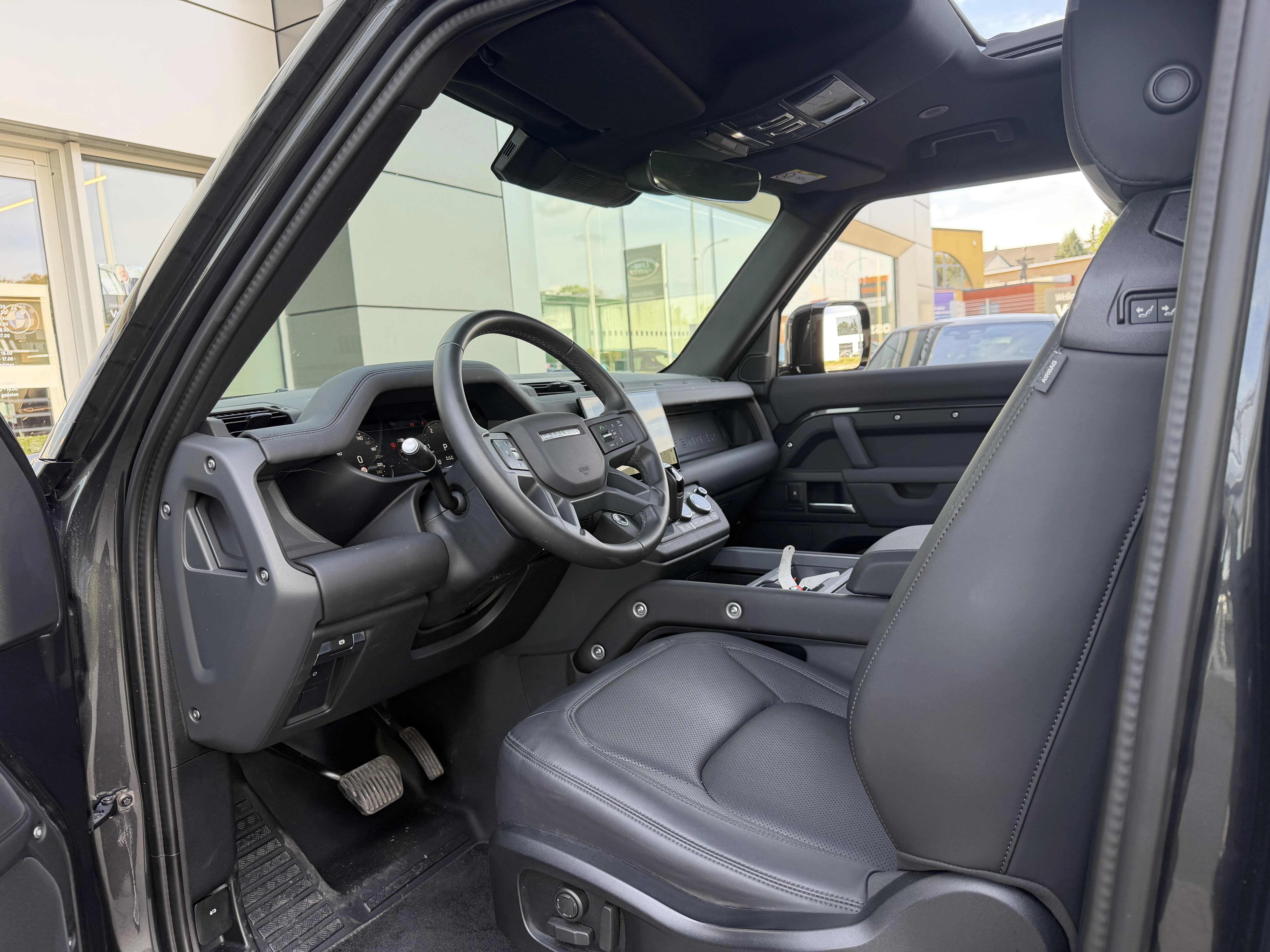 Land Rover-Defender-image-9