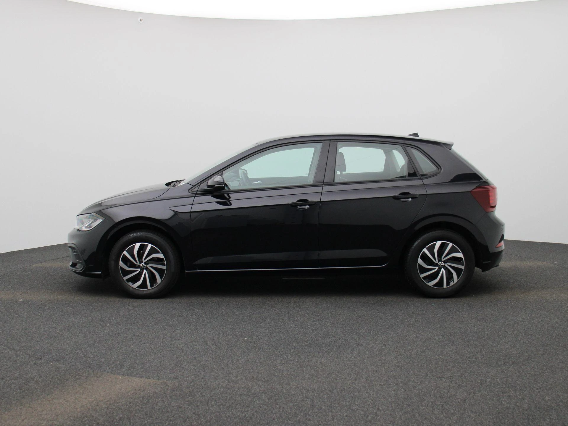 Volkswagen-Polo-image-3