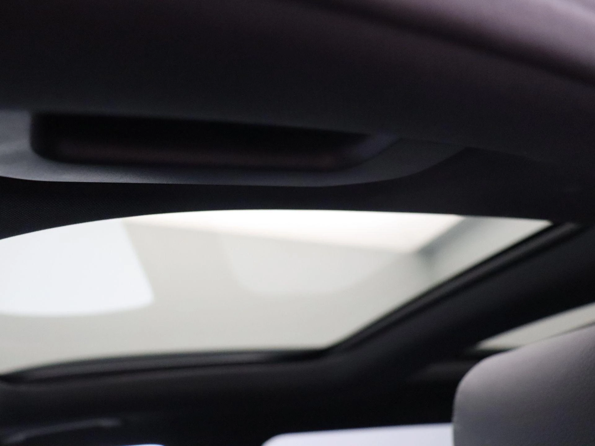 Mercedes-Benz EQB 350 4MATIC AMG Line + LEDER + PANO + BURMESTER + TREKHAAK + HEAD UP +
