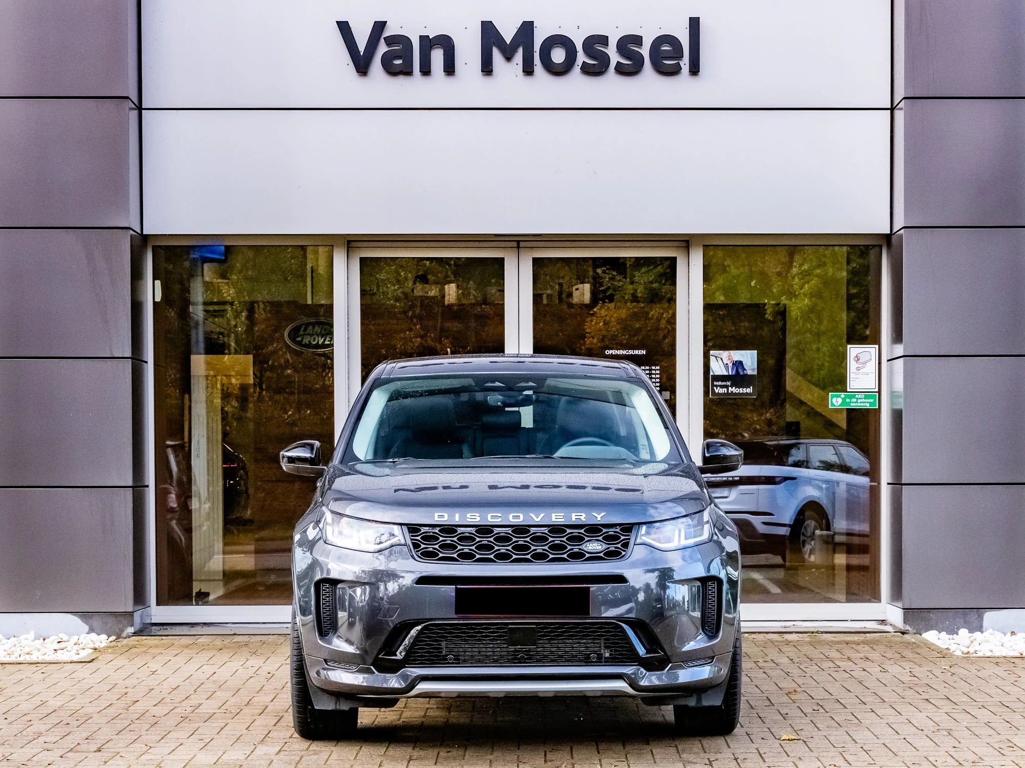 Land Rover-Discovery Sport-image-2