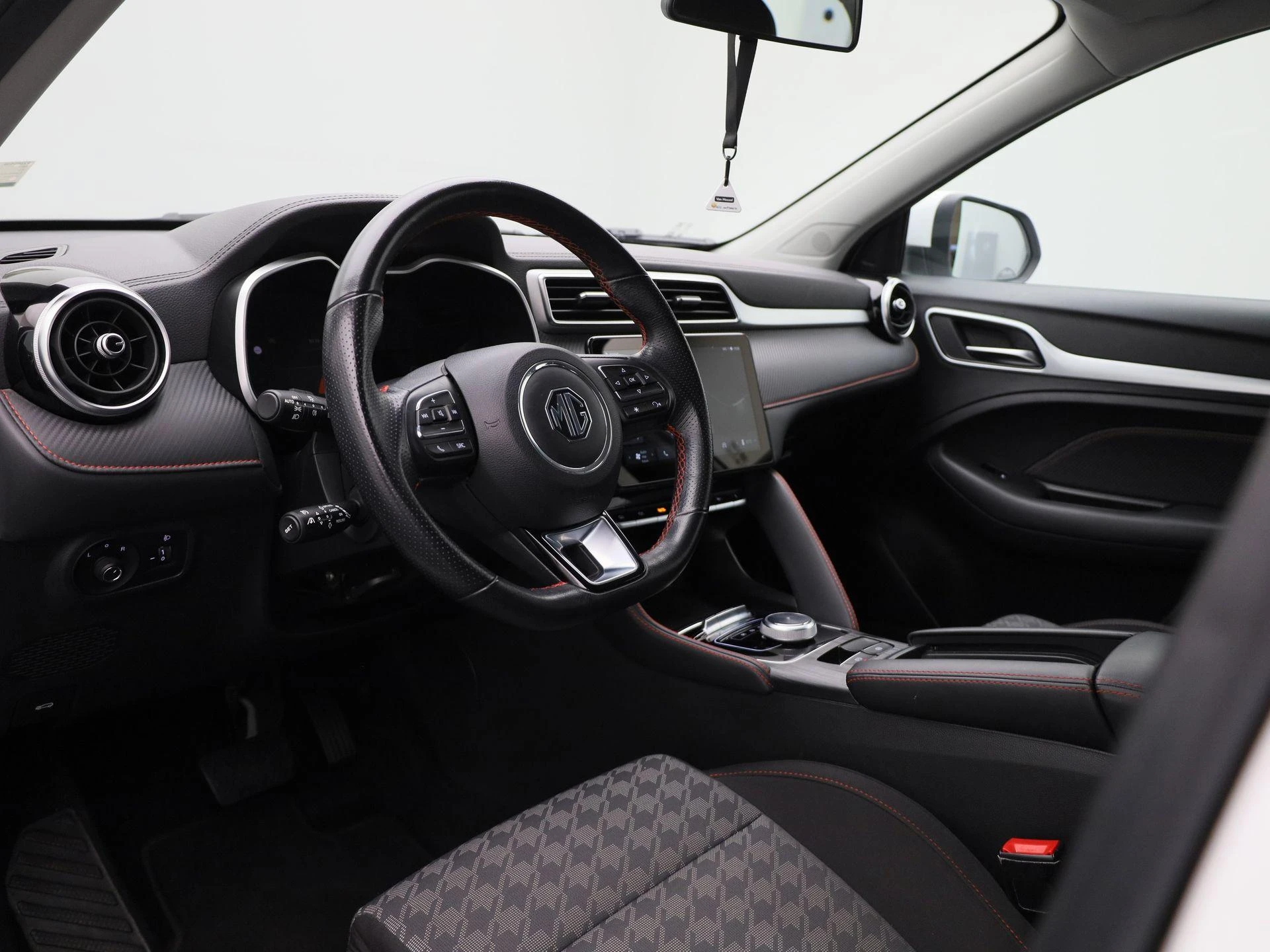 MG-ZS-image-30