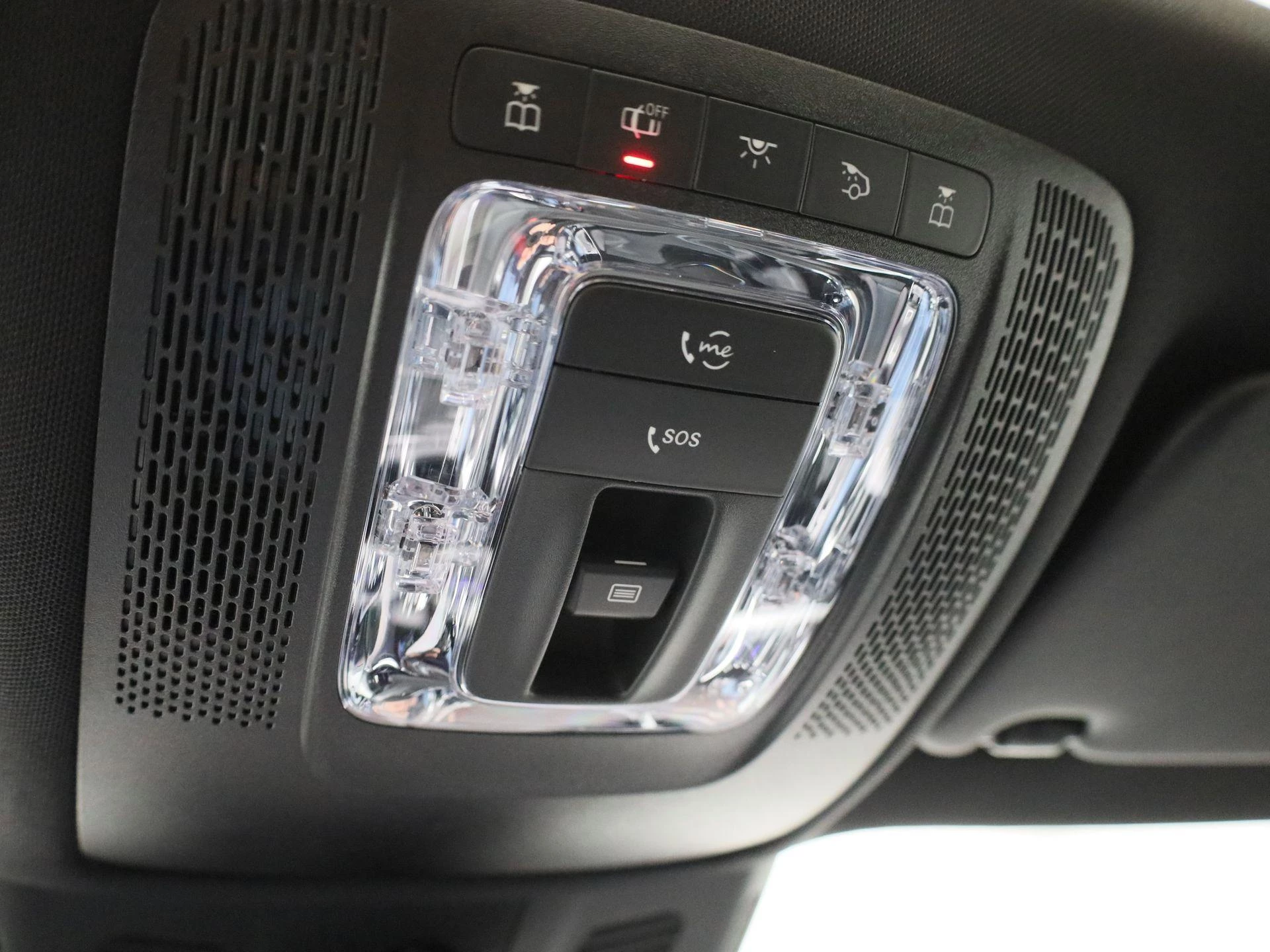 Mercedes-Benz-EQB-image-21