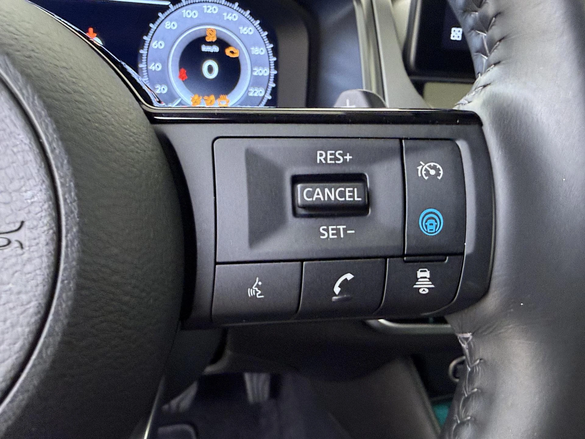 Nissan-QASHQAI-image-12