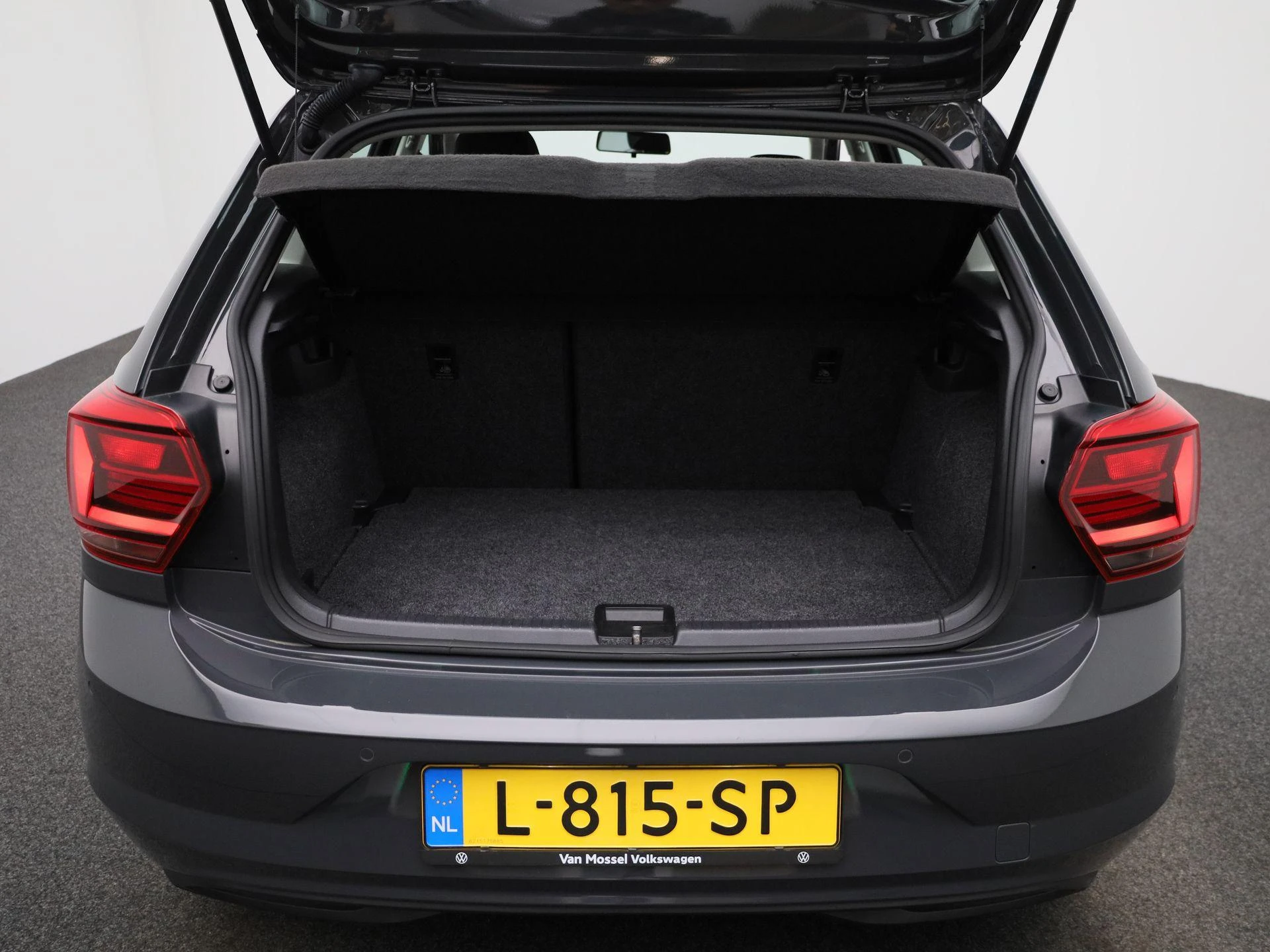Volkswagen-Polo-image-12