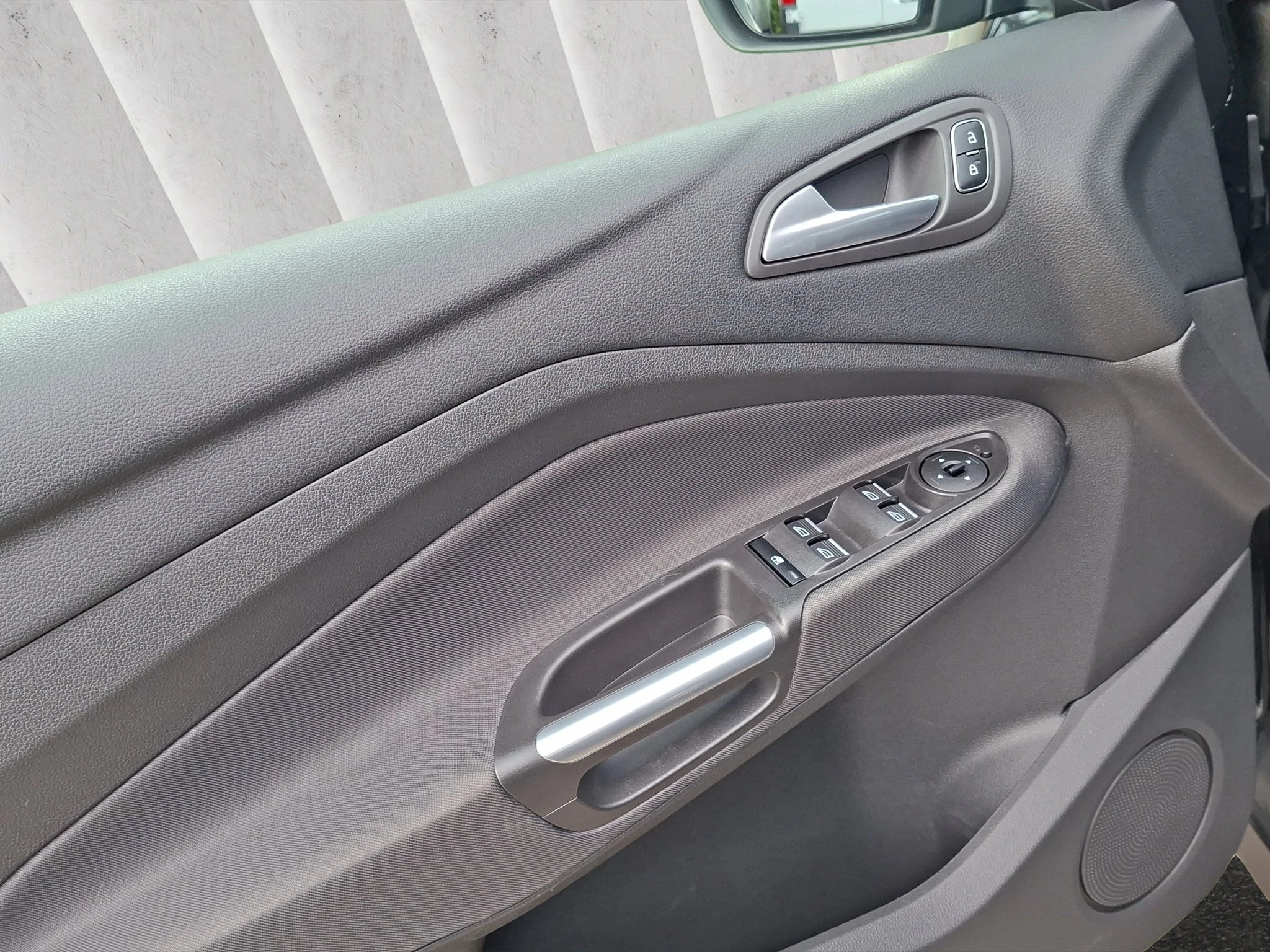 Ford-C-MAX-image-15