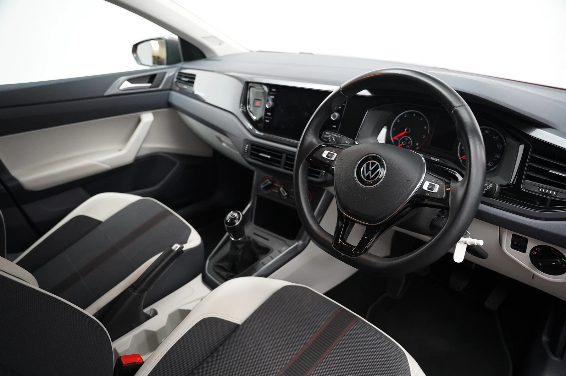 Volkswagen-Polo-image-5
