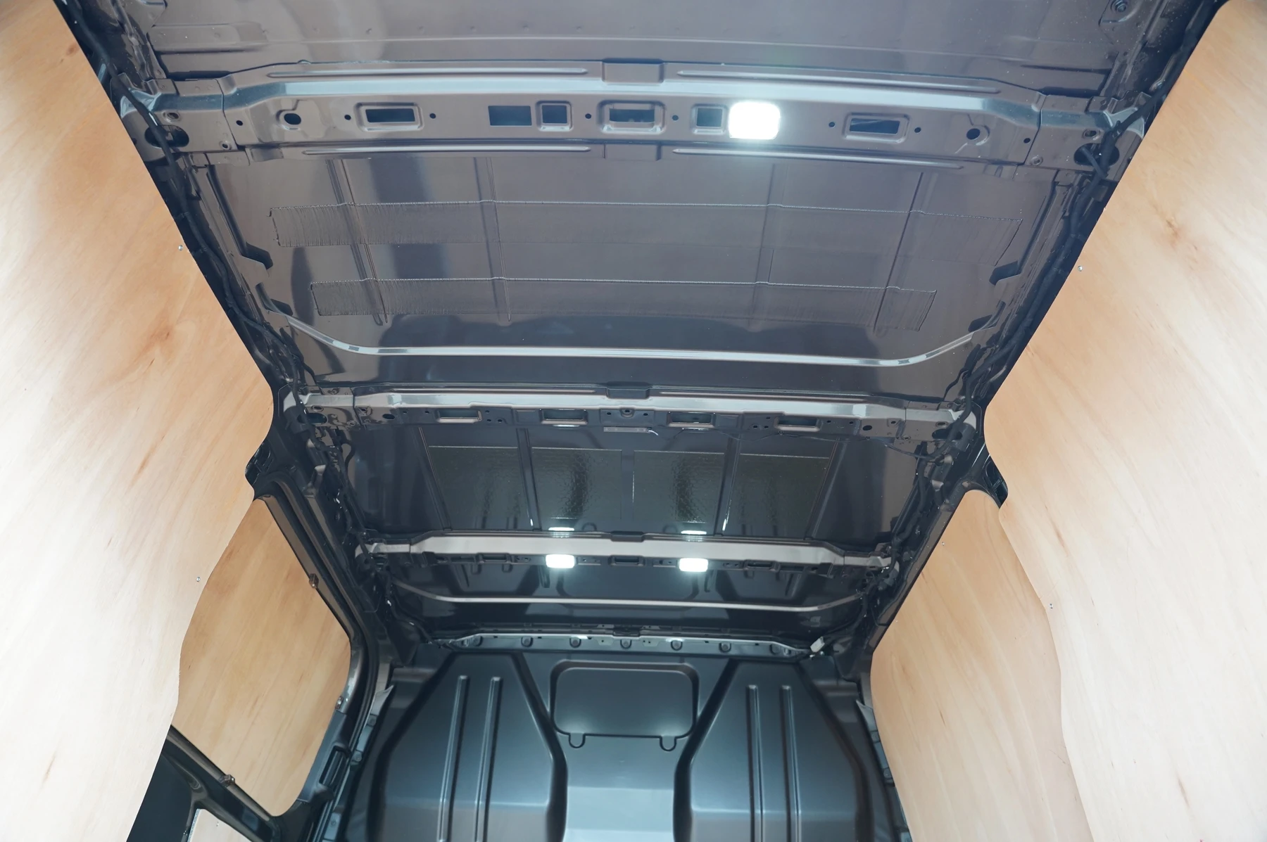 Volkswagen-Transporter-image-24