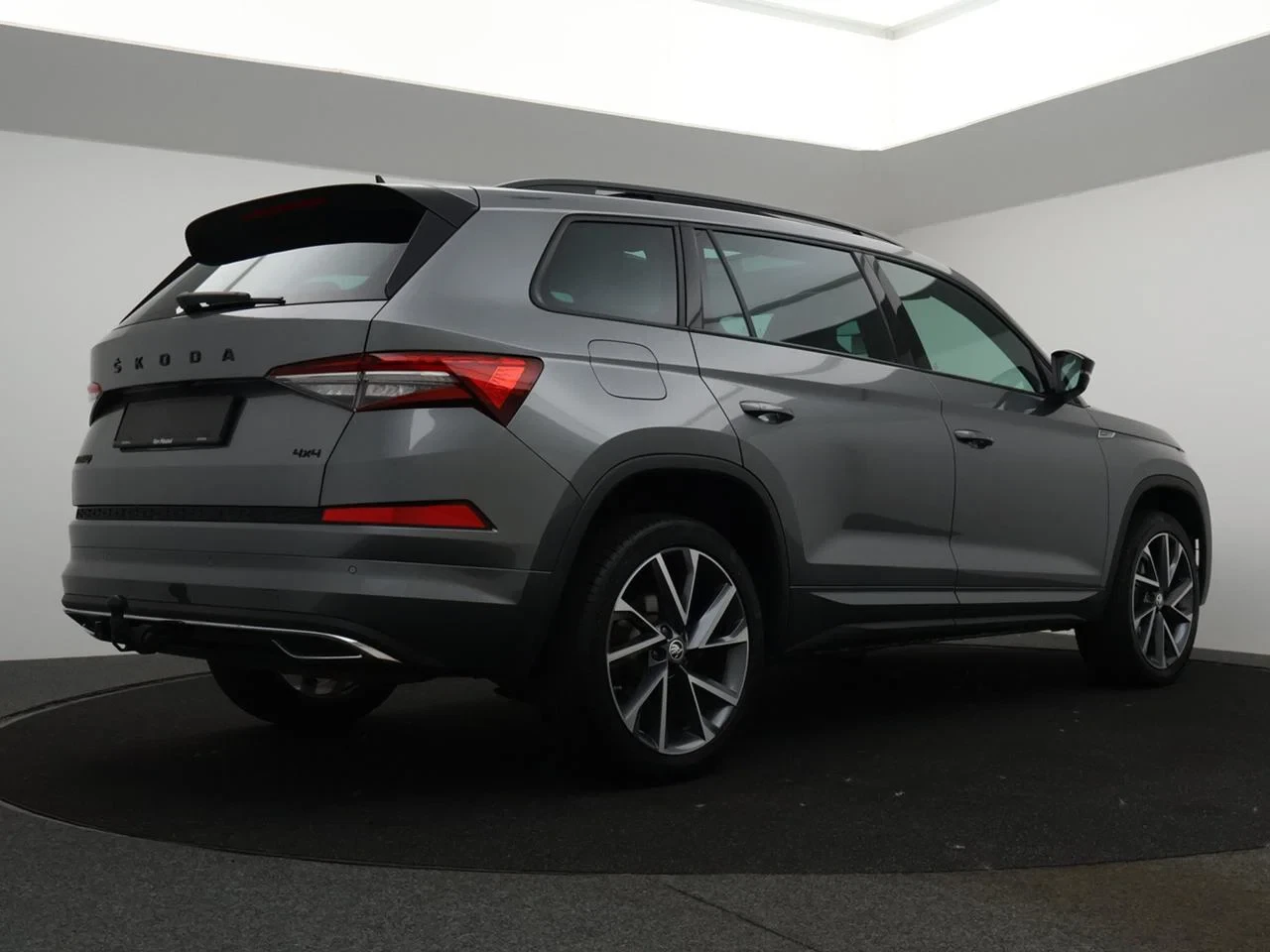 Škoda Kodiaq Kodiaq 2.0TSI 4x4 Sportline 190PK *AUTOMAAT*PANODAK*7 ZITPLAATSEN*TREKHAAK*LEDER*ALCANTARA*SPORTZETELS*CAMERA*CRUISE*PDC*...*