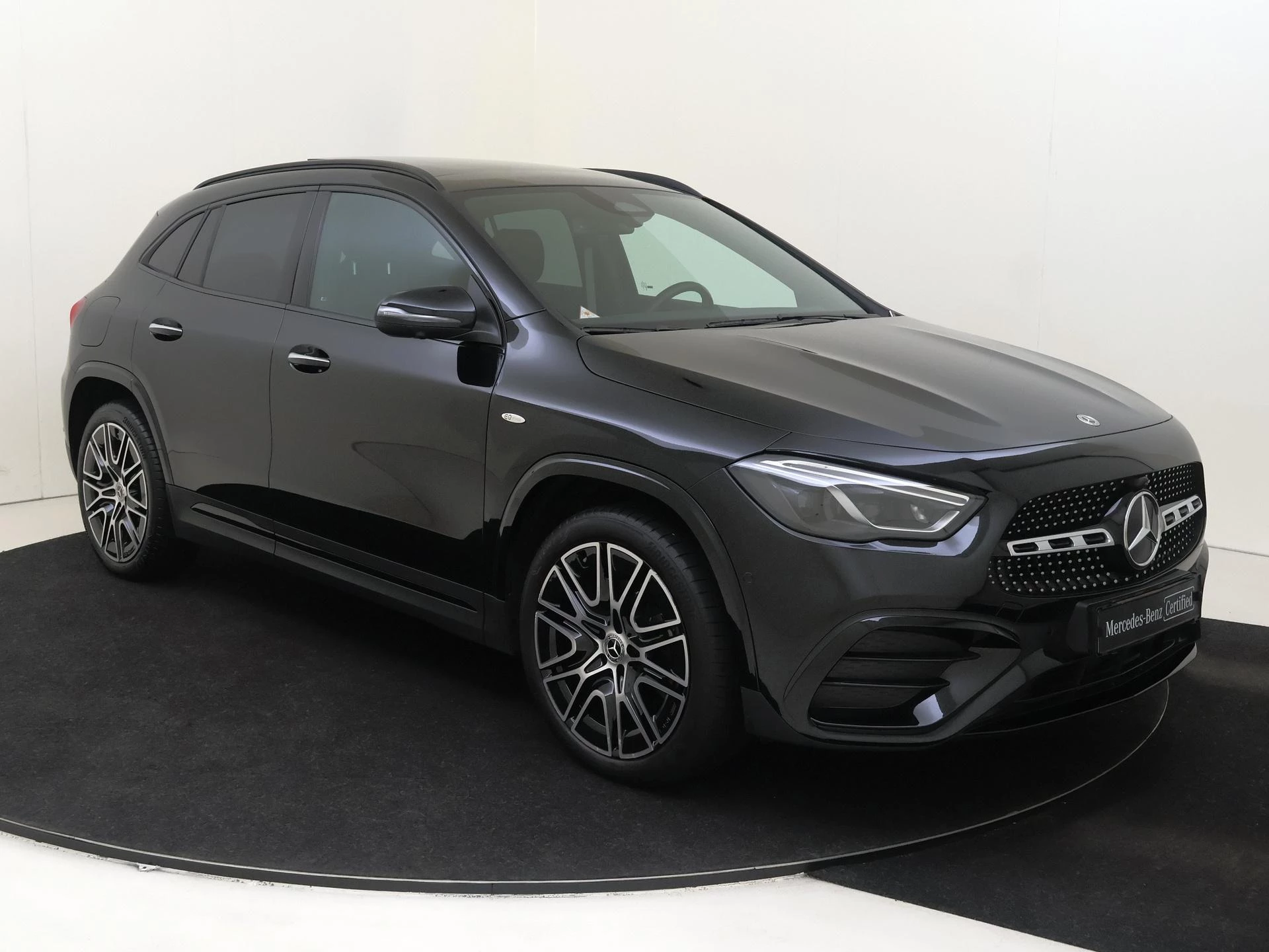 Mercedes-Benz-GLA-image-1